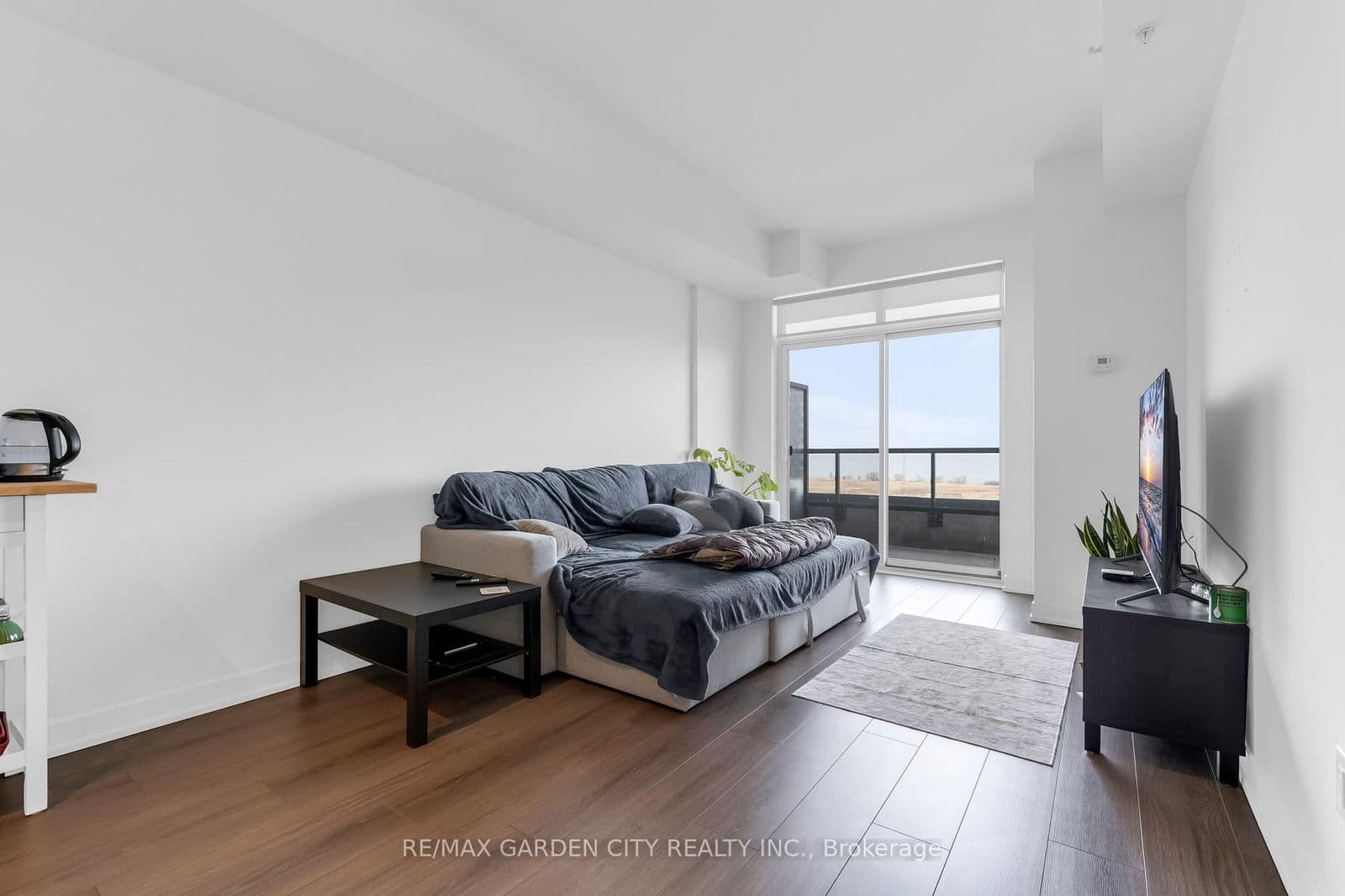 Condo Apartment at 814- 550 North Service Road, Grimsby, ON - Photo 5 - RE/MAX Garden City Realty