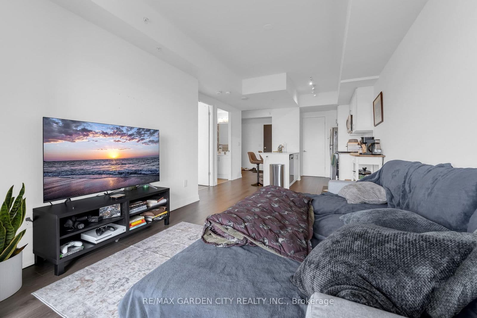 Condo Apartment at 814- 550 North Service Road, Grimsby, ON - Photo 7 - RE/MAX Garden City Realty