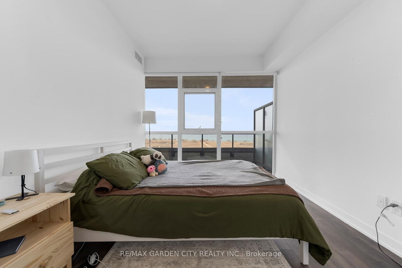 Condo Apartment at 814- 550 North Service Road, Grimsby, ON - Photo 8 - RE/MAX Garden City Realty