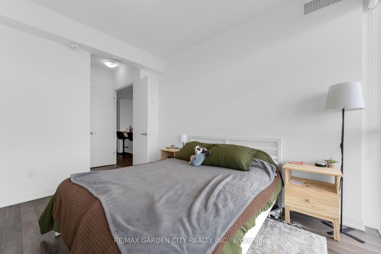 Condo Apartment at 814- 550 North Service Road, Grimsby, ON - Photo 9 - RE/MAX Garden City Realty