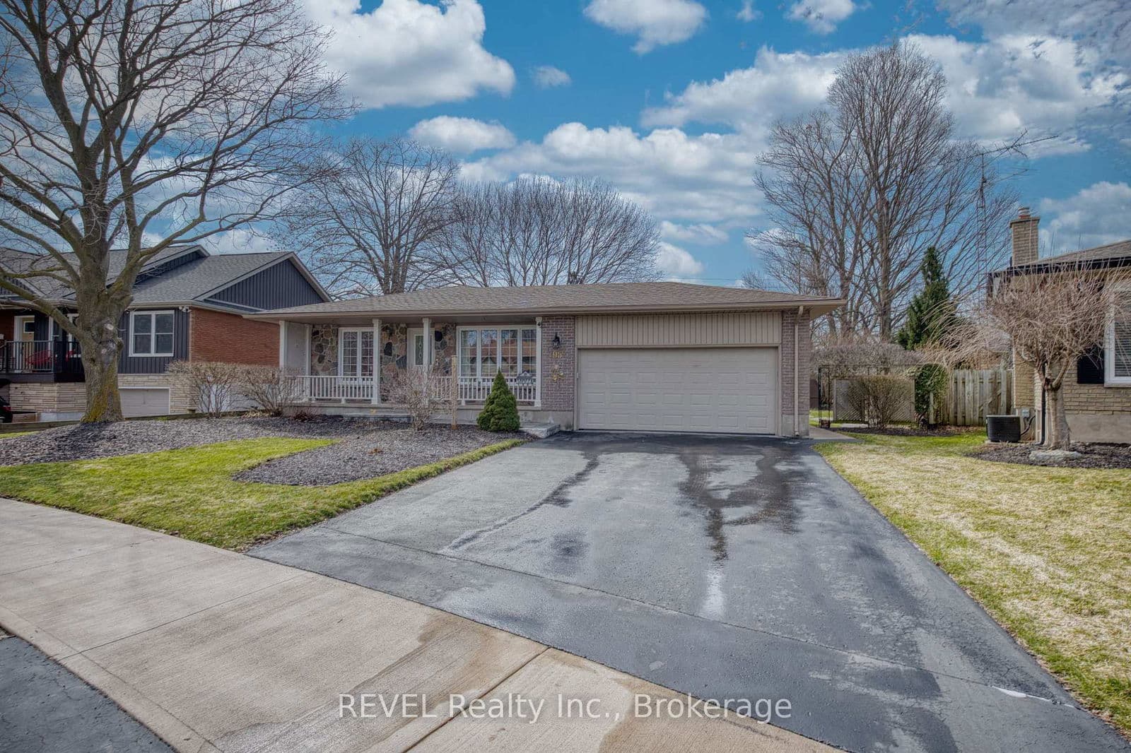 Detached at 95 LOYALIST Drive, Welland, ON - Photo 2 - RE/MAX Garden City Realty