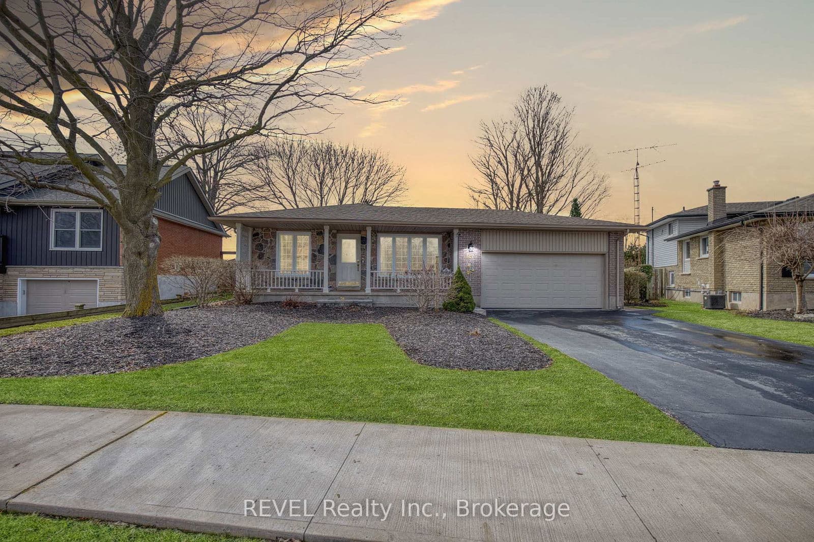 Detached at 95 LOYALIST Drive, Welland, ON - Photo 3 - RE/MAX Garden City Realty