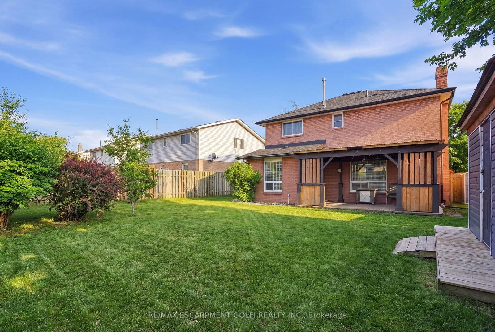 Detached at 2 Hickory Court, Welland, ON - Photo 2 - RE/MAX Garden City Realty