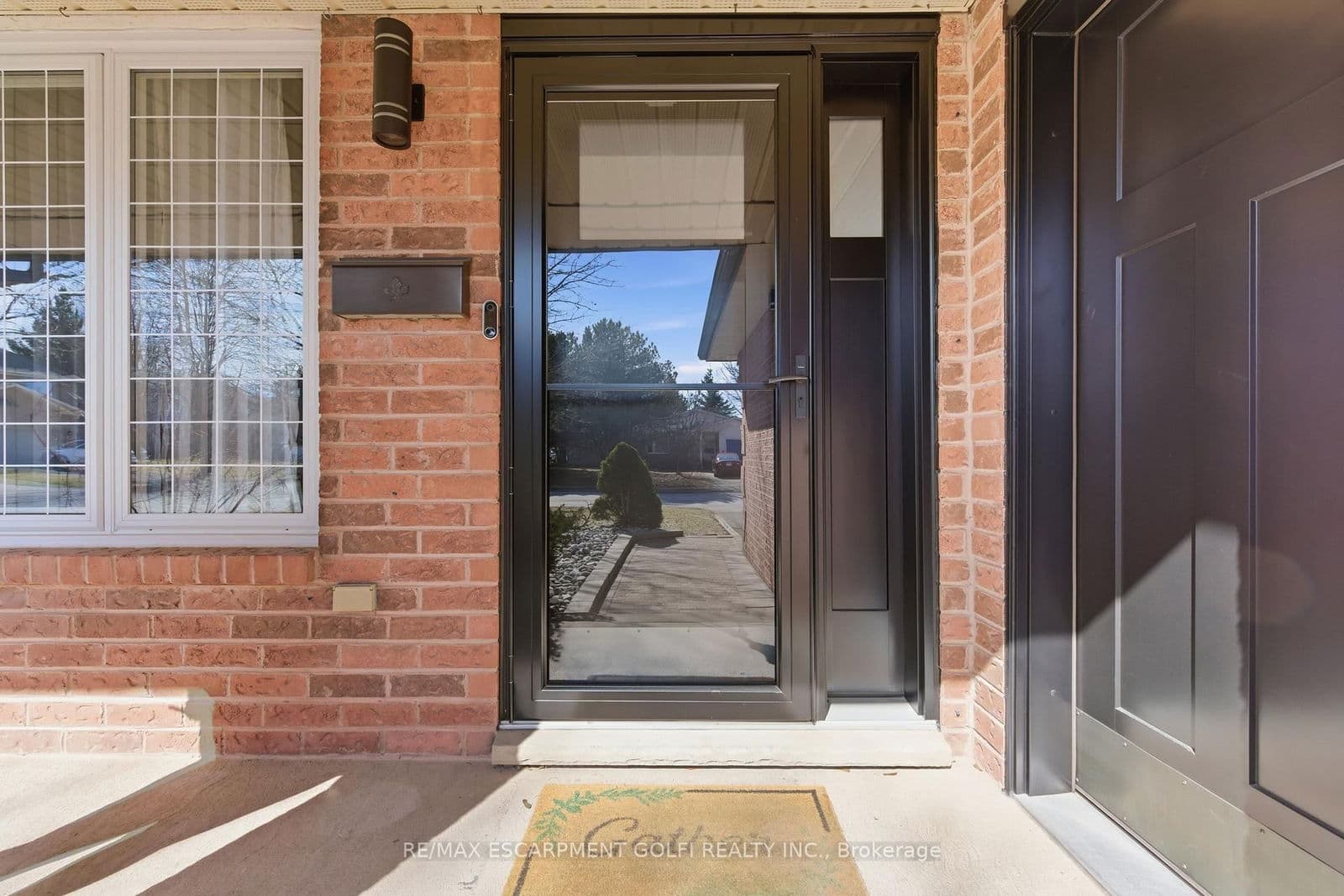 Detached at 2 Hickory Court, Welland, ON - Photo 3 - RE/MAX Garden City Realty