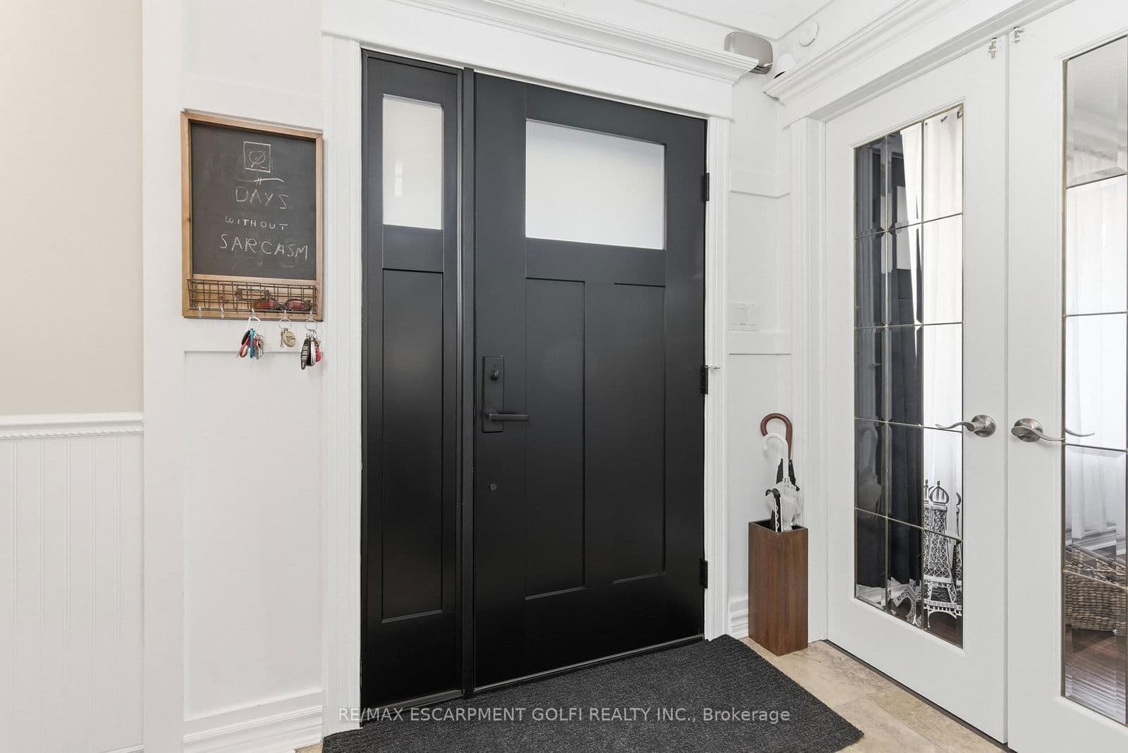 Detached at 2 Hickory Court, Welland, ON - Photo 4 - RE/MAX Garden City Realty