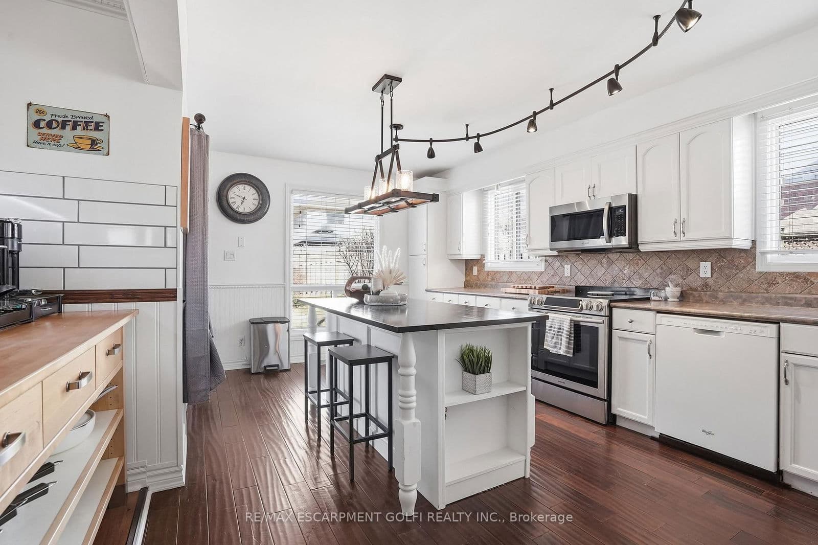 Detached at 2 Hickory Court, Welland, ON - Photo 9 - RE/MAX Garden City Realty