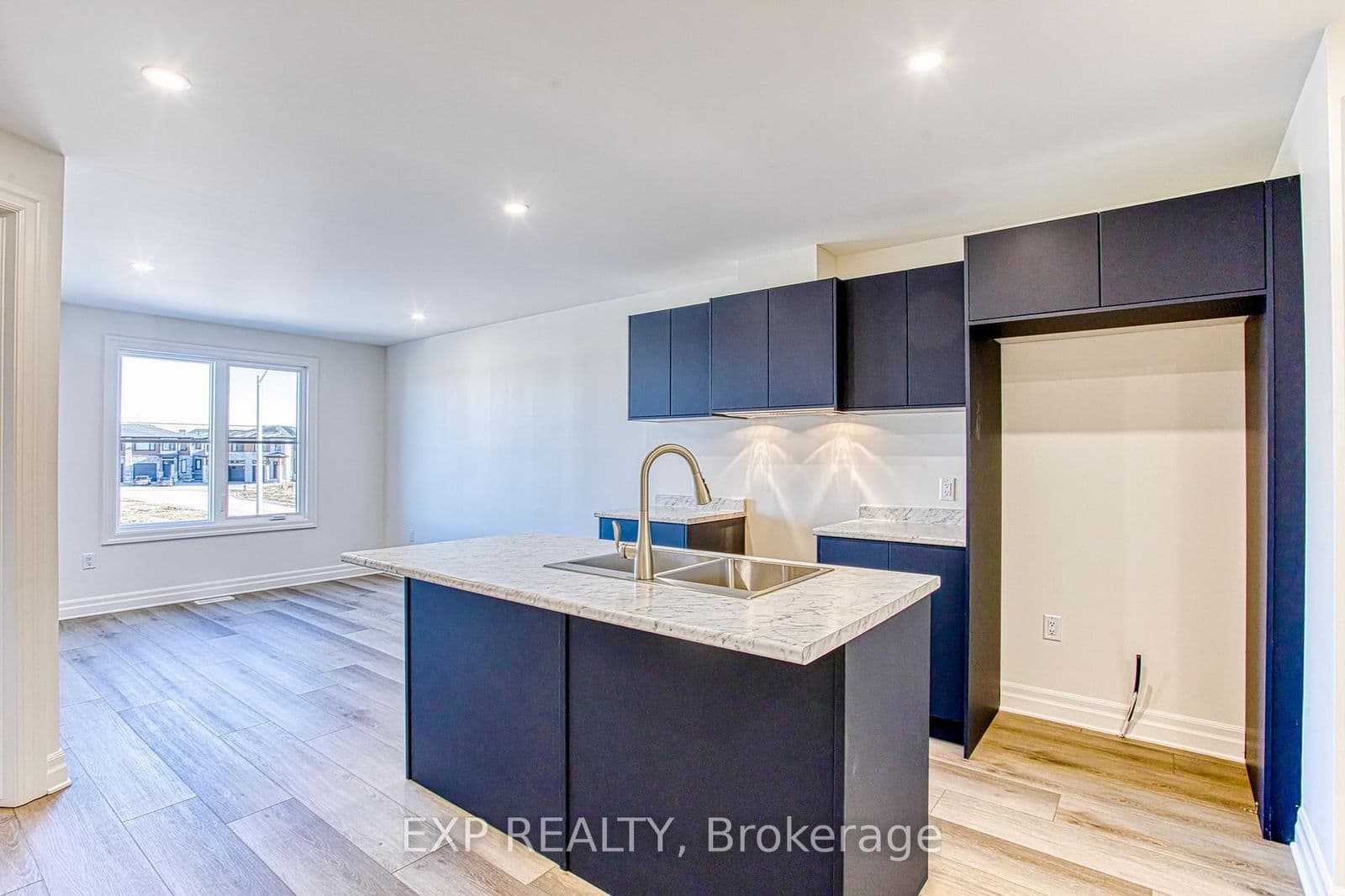 Att/Row/Townhouse at Upper- 7497 Marvel Drive, Niagara Falls, ON - Photo 5 - RE/MAX Garden City Realty