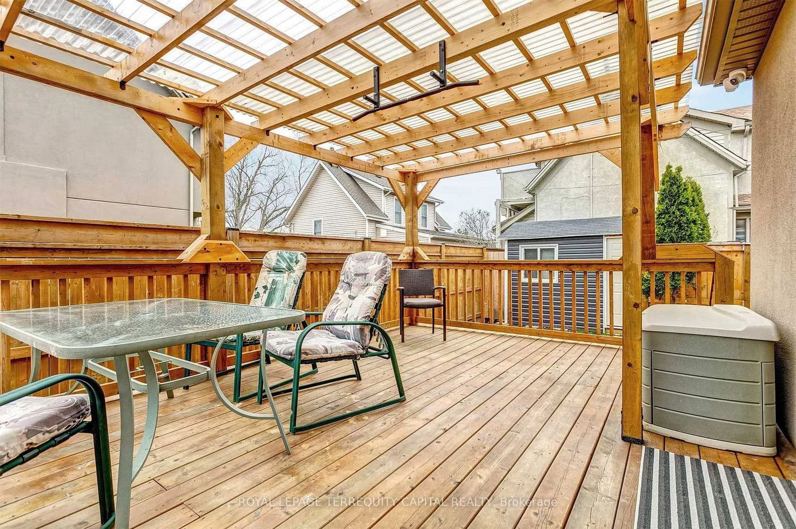 Detached at 4563 Ryerson Crescent, Niagara Falls, ON - Photo 4 - RE/MAX Garden City Realty