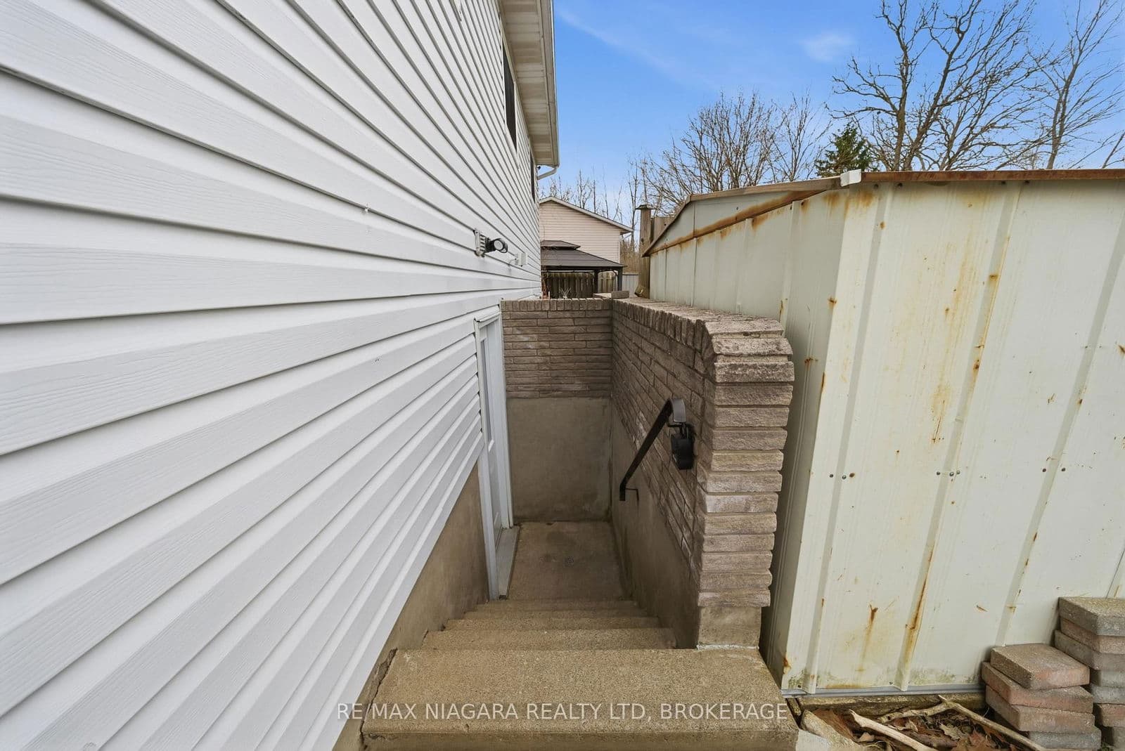 Semi-Detached at 9 Joshua Court, Welland, ON - Photo 17 - RE/MAX Garden City Realty