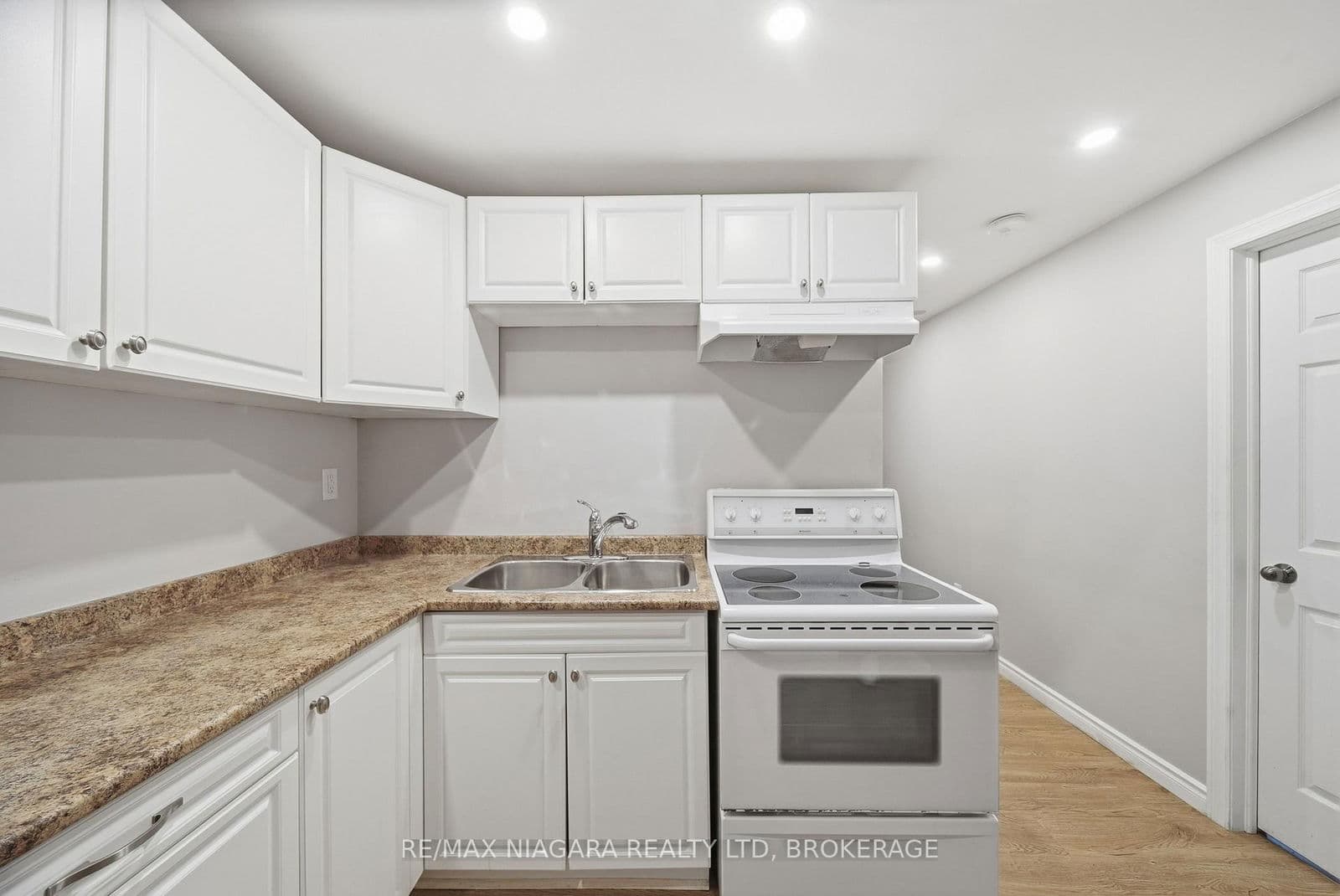 Semi-Detached at 9 Joshua Court, Welland, ON - Photo 26 - RE/MAX Garden City Realty