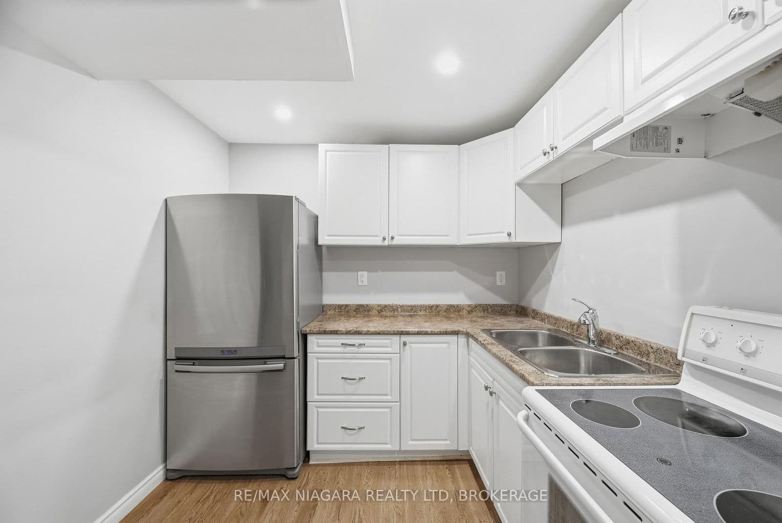 Semi-Detached at 9 Joshua Court, Welland, ON - Photo 28 - RE/MAX Garden City Realty