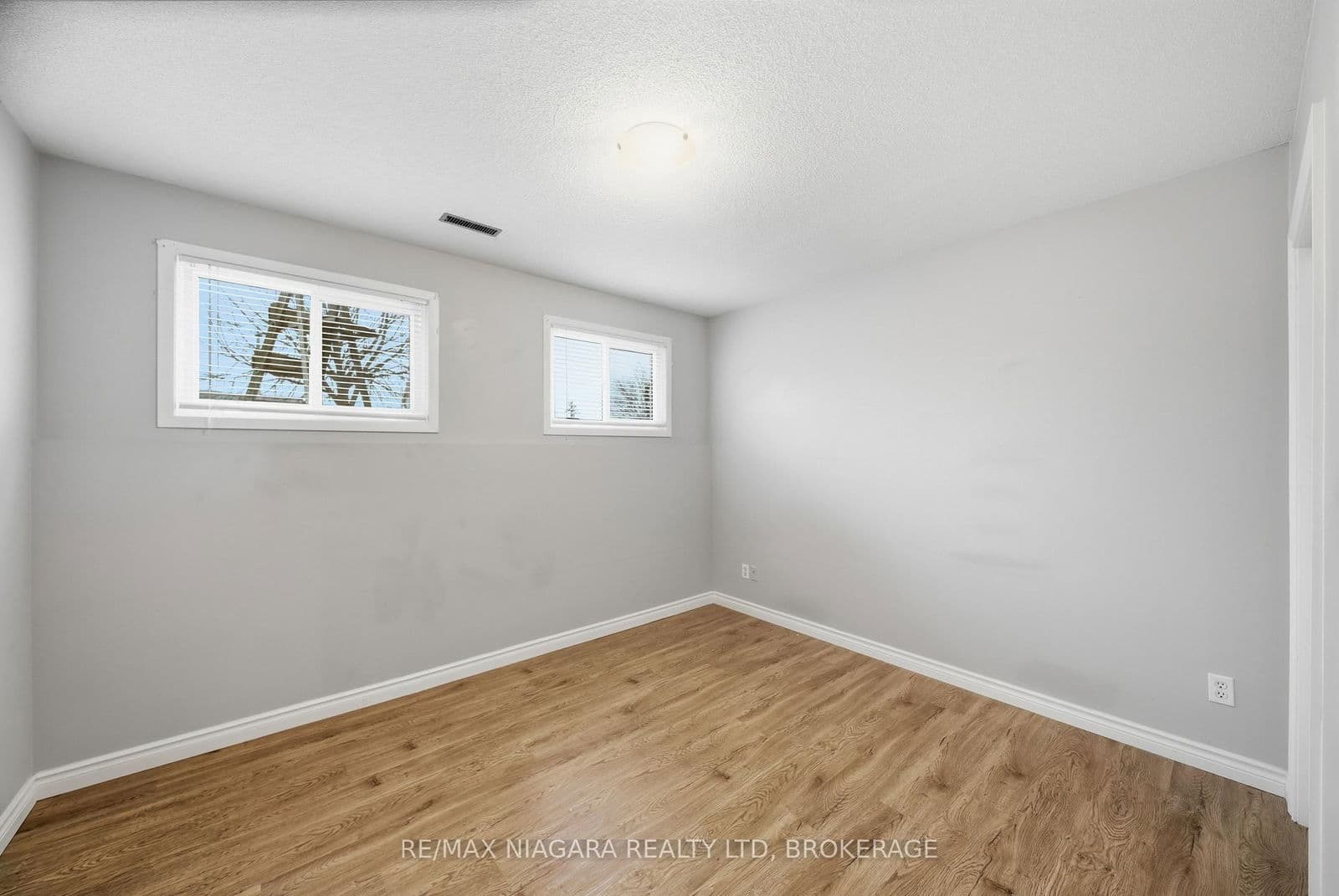 Semi-Detached at 9 Joshua Court, Welland, ON - Photo 30 - RE/MAX Garden City Realty