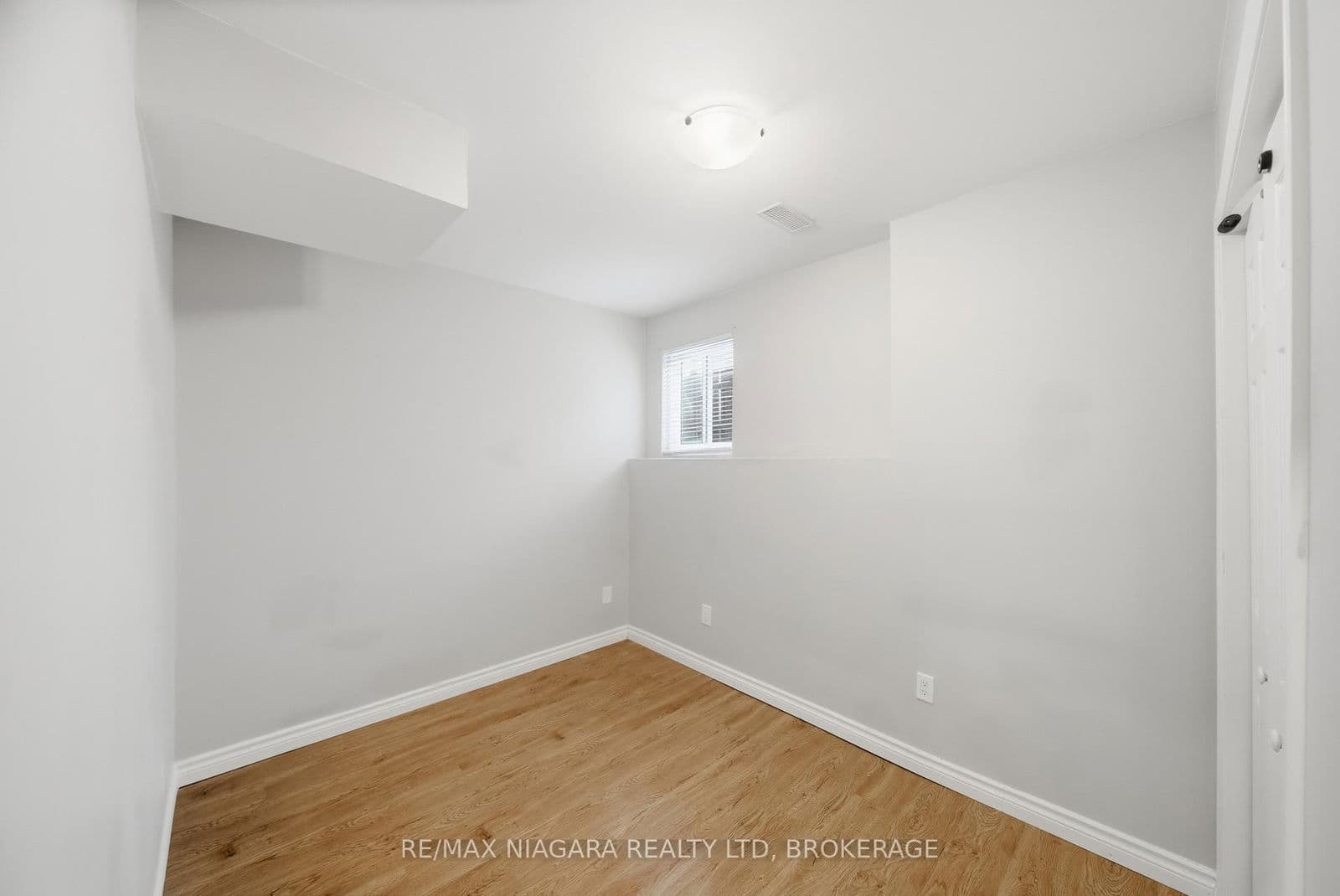 Semi-Detached at 9 Joshua Court, Welland, ON - Photo 32 - RE/MAX Garden City Realty