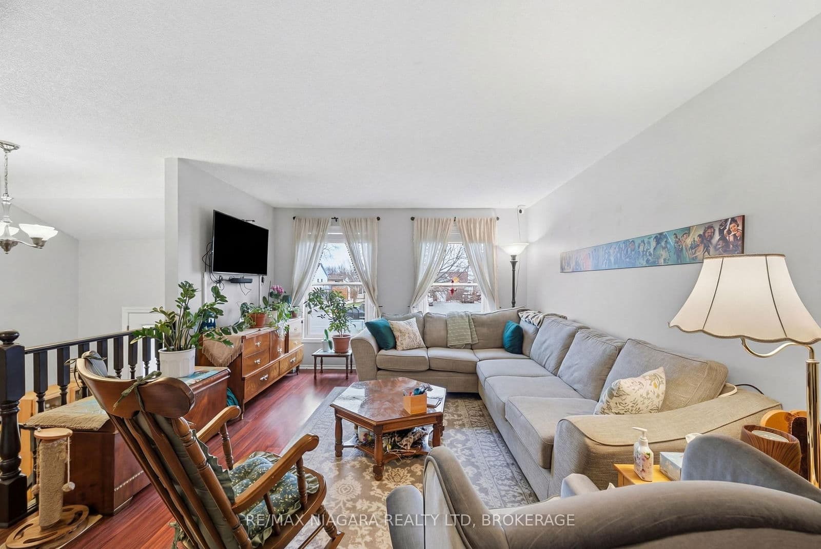 Semi-Detached at 9 Joshua Court, Welland, ON - Photo 4 - RE/MAX Garden City Realty