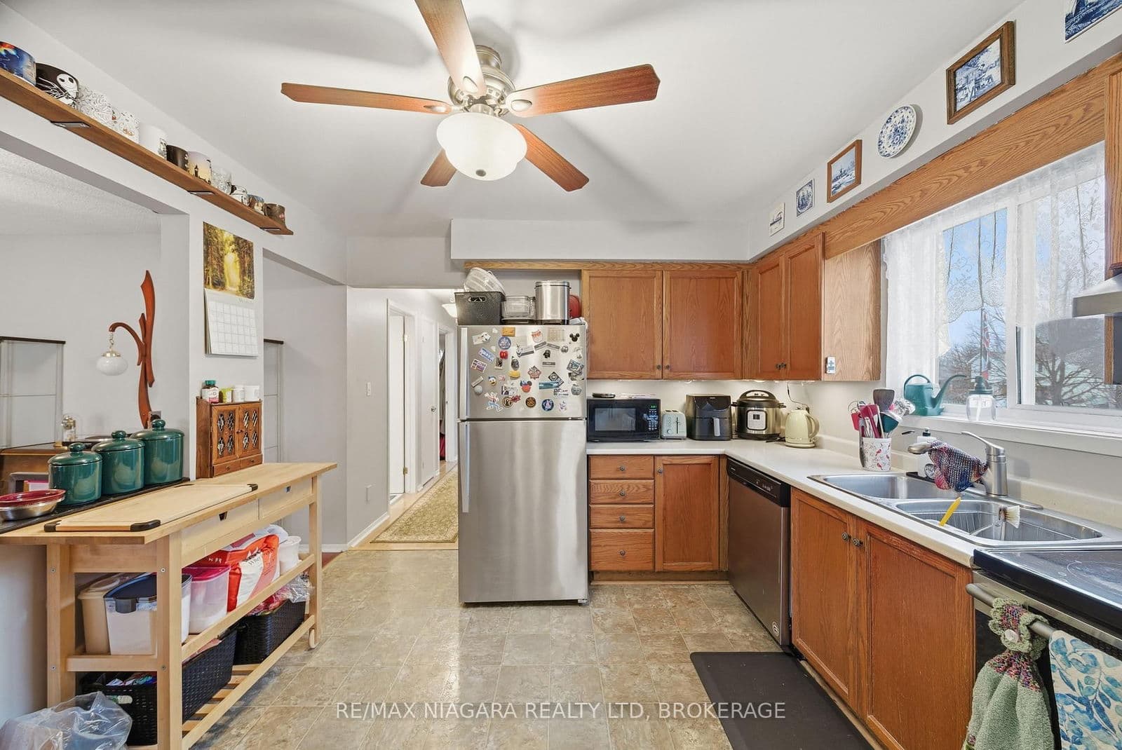 Semi-Detached at 9 Joshua Court, Welland, ON - Photo 7 - RE/MAX Garden City Realty