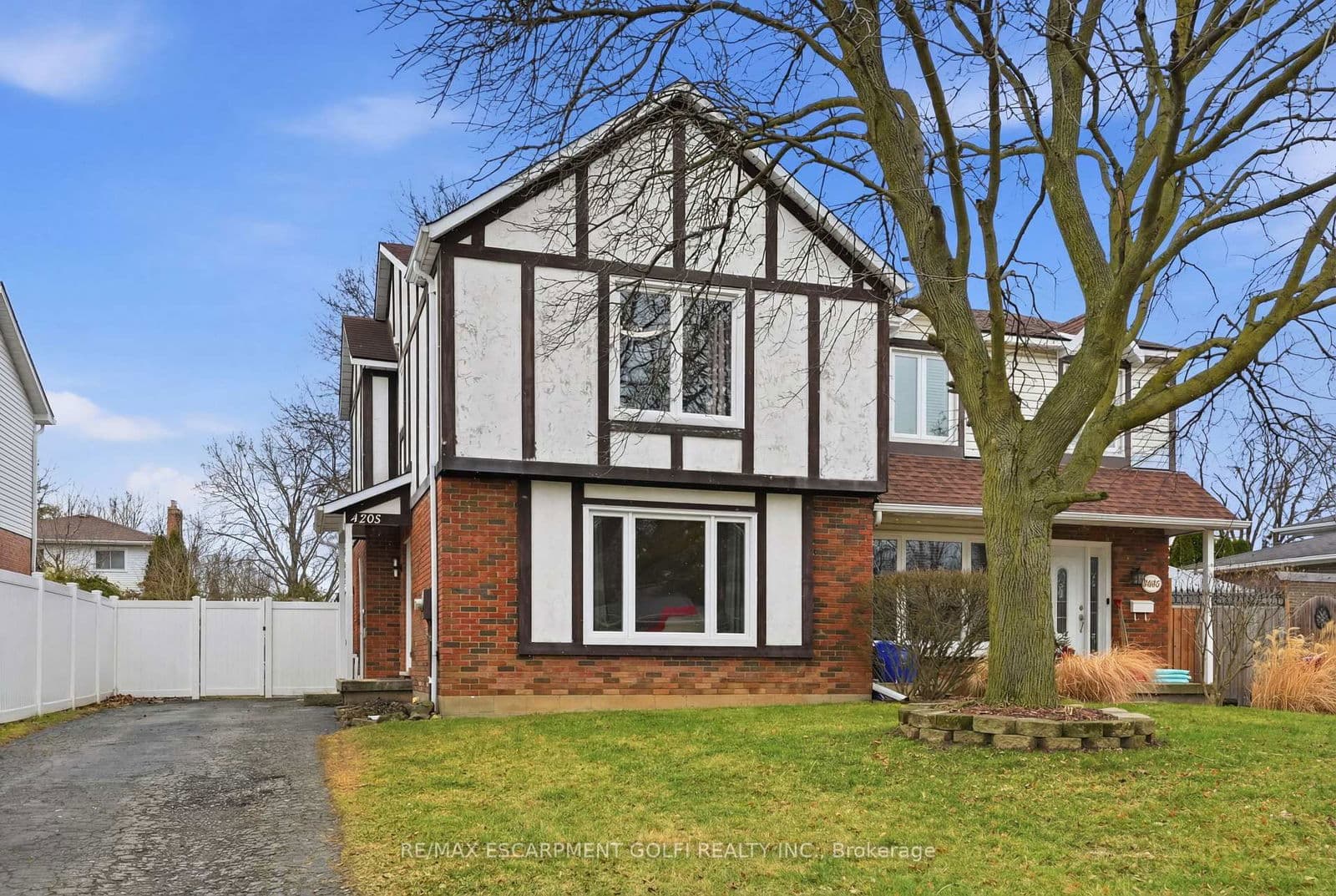 Semi-Detached at 4205 Highland Park Drive, Lincoln, ON - Photo 1 - RE/MAX Garden City Realty