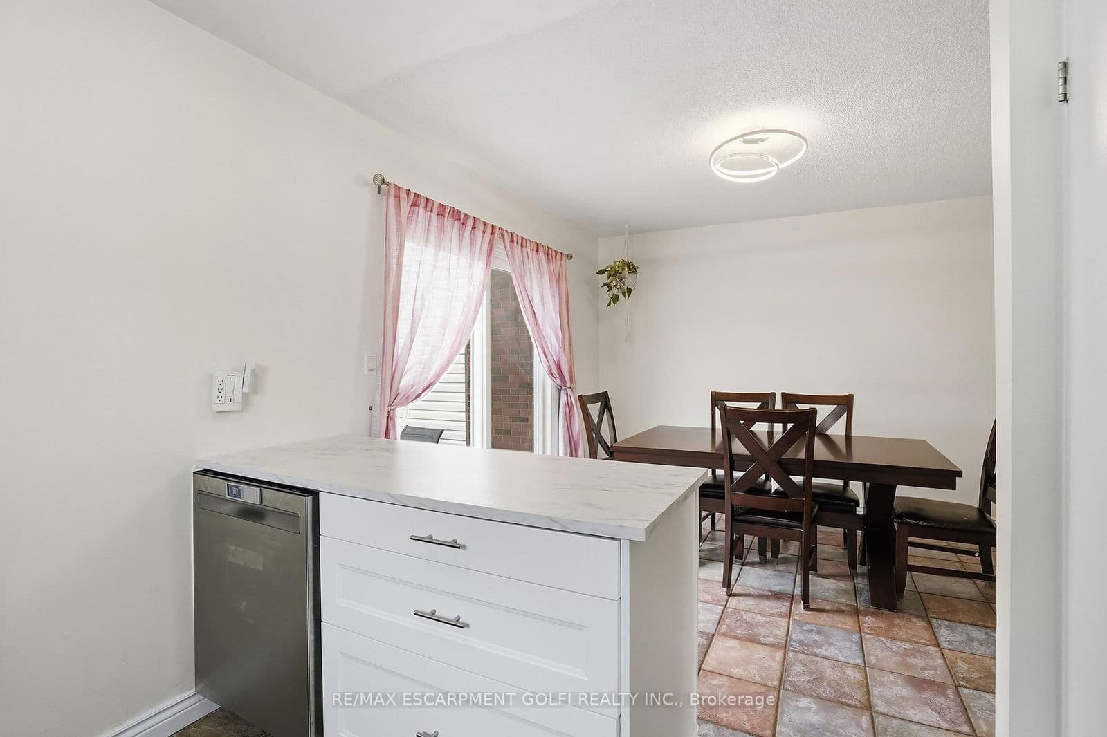 Semi-Detached at 4205 Highland Park Drive, Lincoln, ON - Photo 10 - RE/MAX Garden City Realty