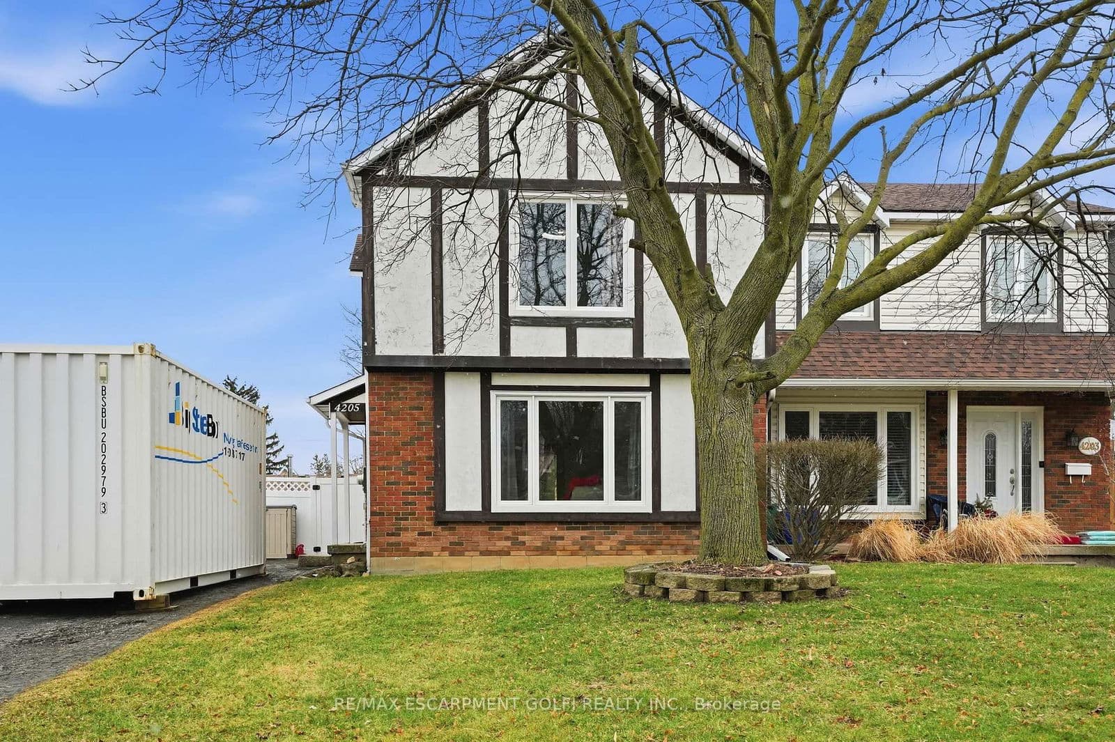 Semi-Detached at 4205 Highland Park Drive, Lincoln, ON - Photo 2 - RE/MAX Garden City Realty