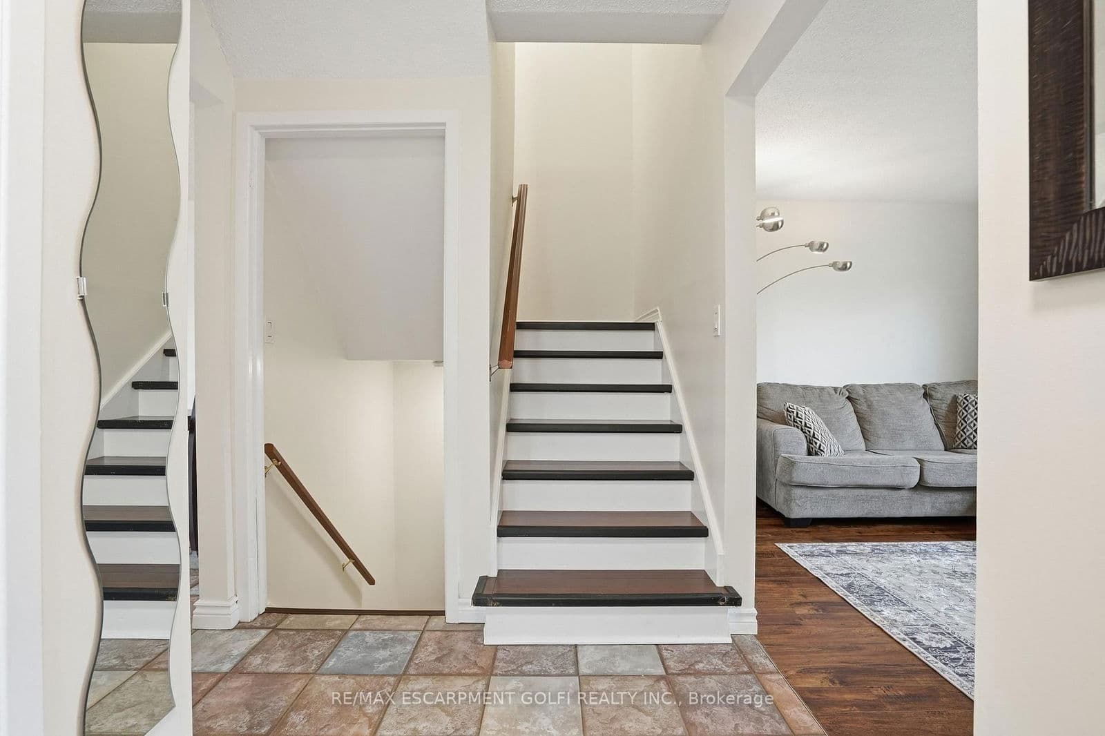 Semi-Detached at 4205 Highland Park Drive, Lincoln, ON - Photo 3 - RE/MAX Garden City Realty