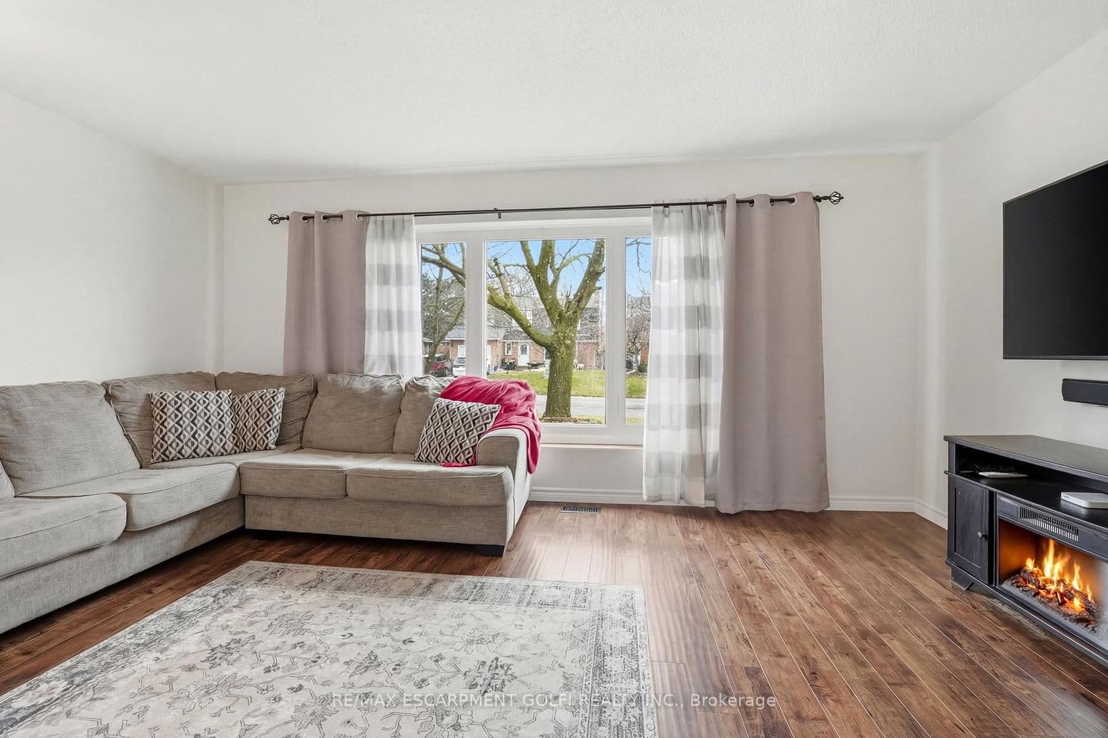 Semi-Detached at 4205 Highland Park Drive, Lincoln, ON - Photo 4 - RE/MAX Garden City Realty