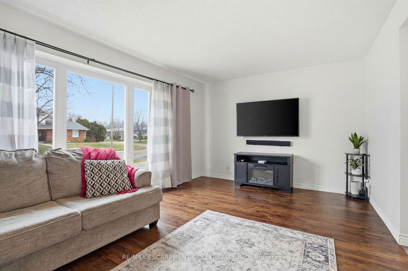 Semi-Detached at 4205 Highland Park Drive, Lincoln, ON - Photo 6 - RE/MAX Garden City Realty