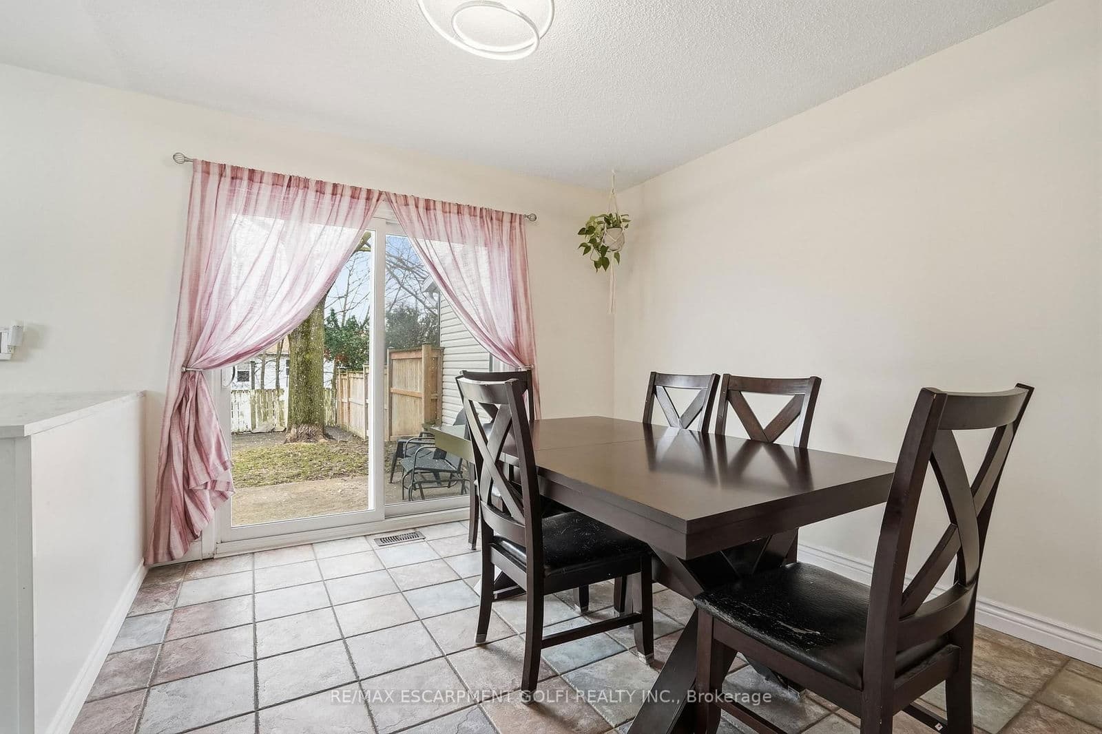 Semi-Detached at 4205 Highland Park Drive, Lincoln, ON - Photo 7 - RE/MAX Garden City Realty