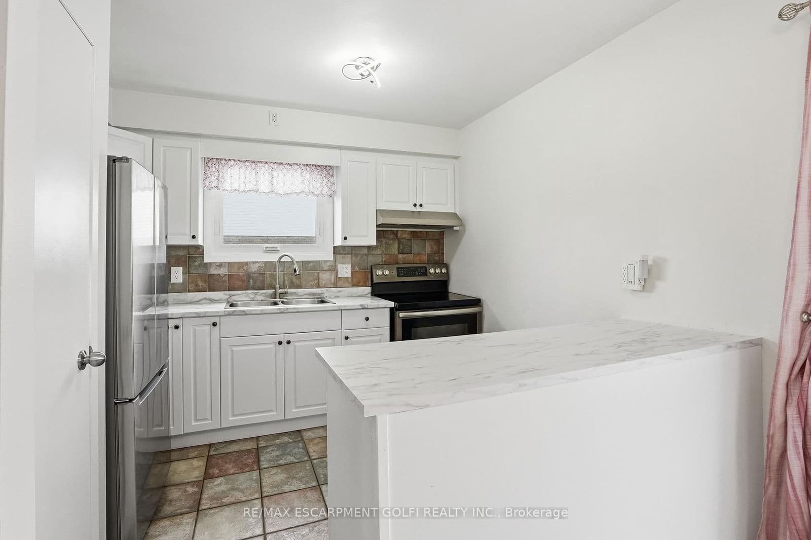 Semi-Detached at 4205 Highland Park Drive, Lincoln, ON - Photo 8 - RE/MAX Garden City Realty