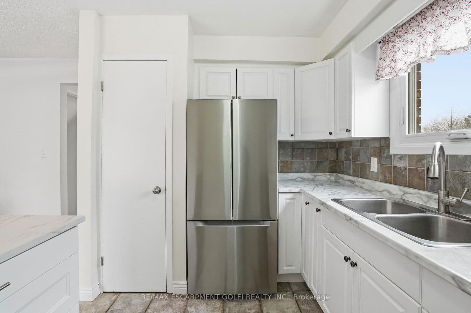 Semi-Detached at 4205 Highland Park Drive, Lincoln, ON - Photo 9 - RE/MAX Garden City Realty