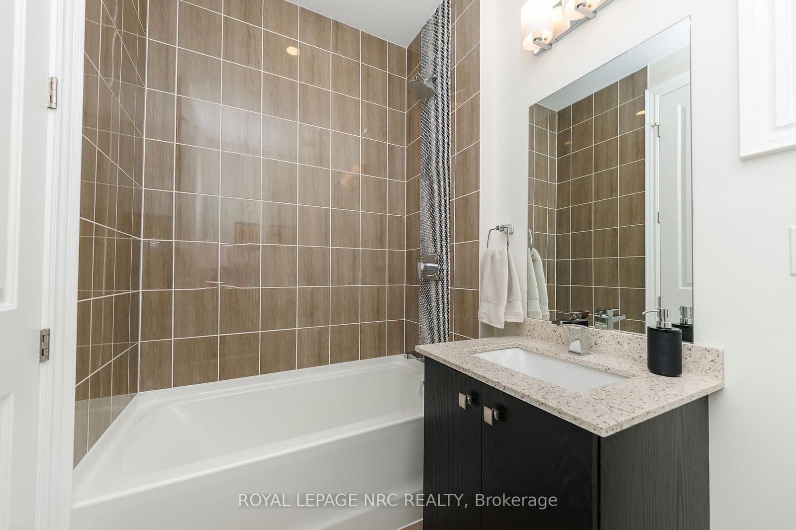 Att/Row/Townhouse at 68 Paradise Grove, Niagara-on-the-Lake, ON - Photo 19 - RE/MAX Garden City Realty