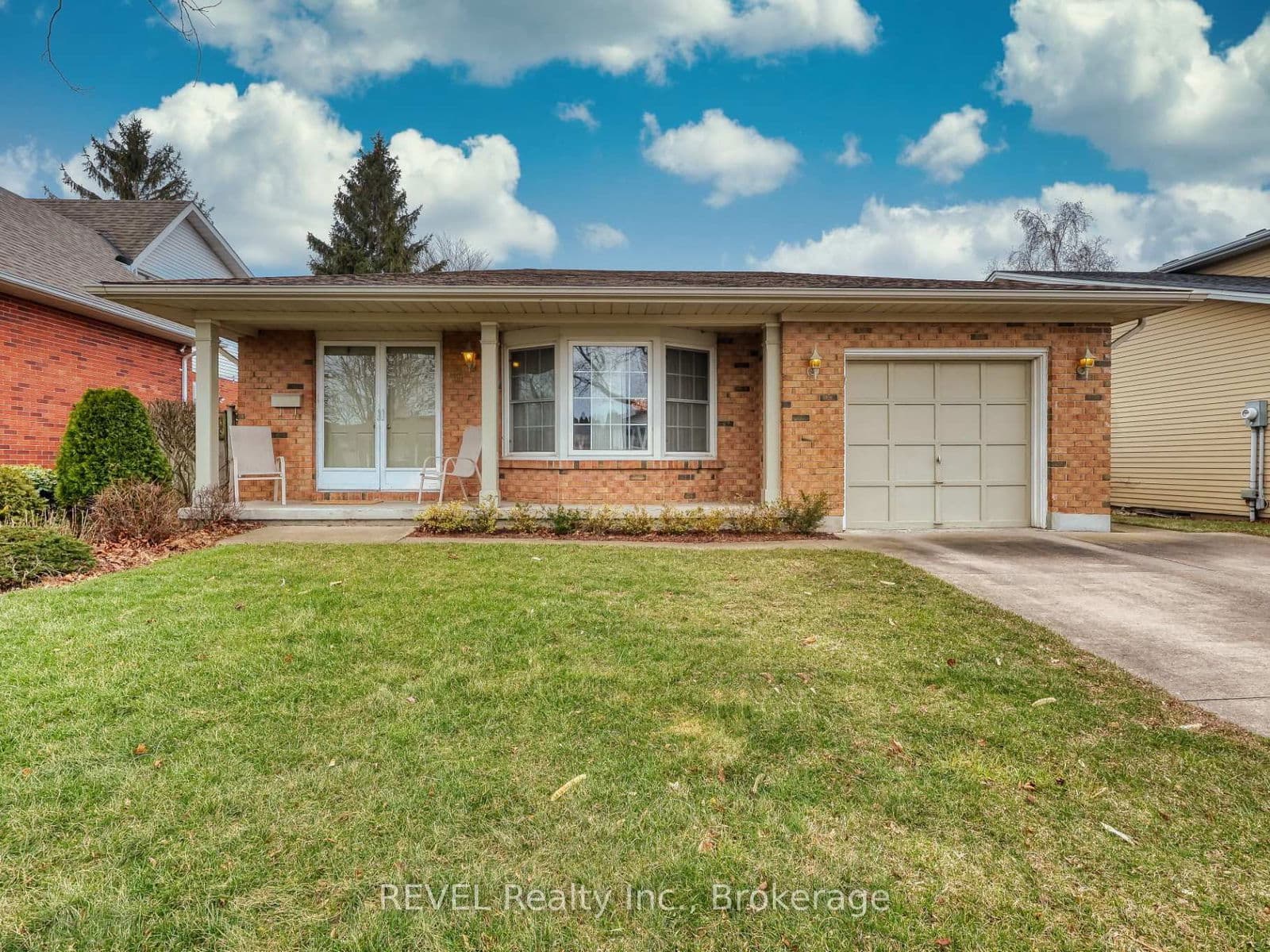 Detached at 31 Cole Farm Boulevard, St. Catharines, ON - Photo 1 - RE/MAX Garden City Realty