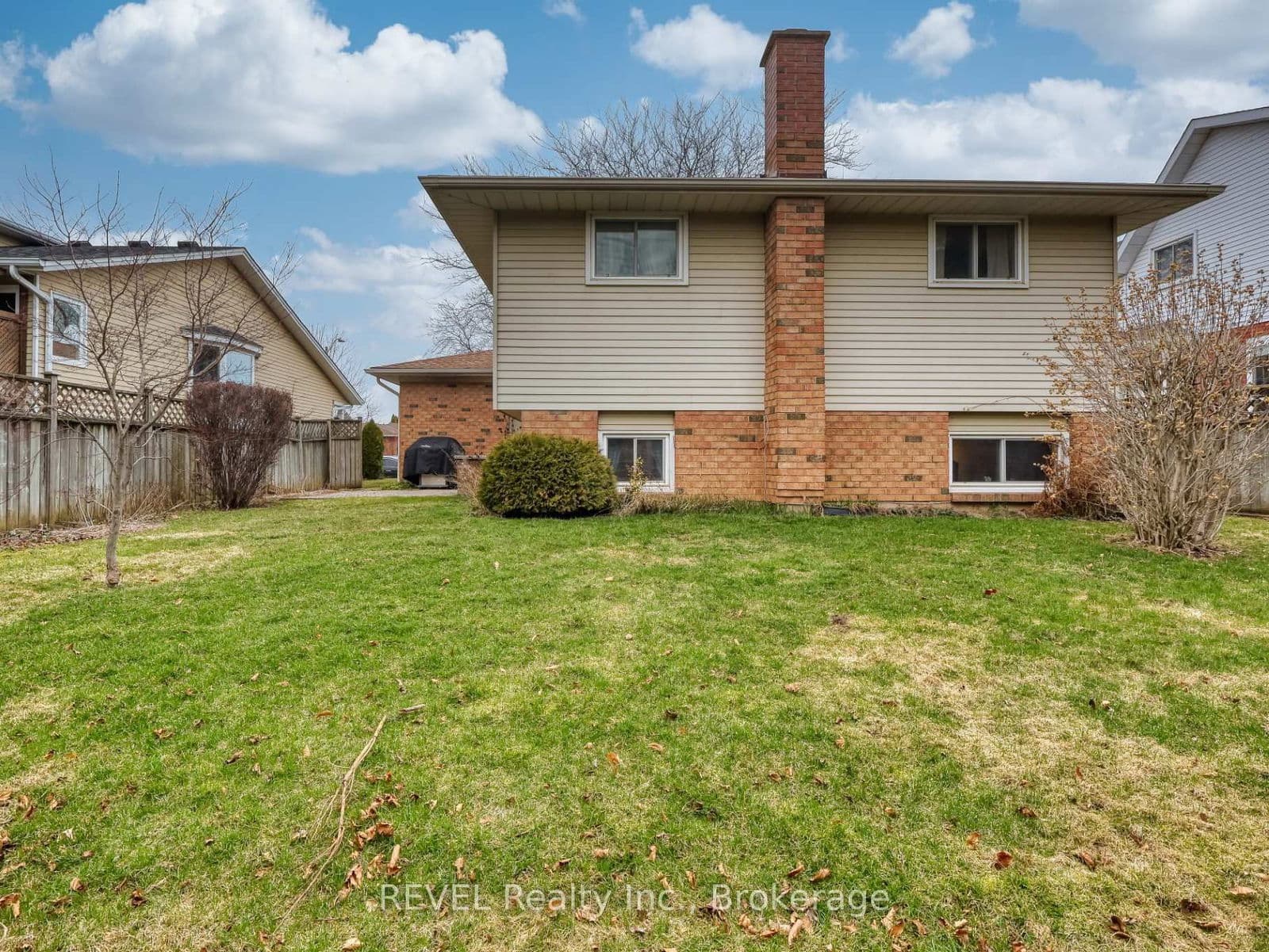 Detached at 31 Cole Farm Boulevard, St. Catharines, ON - Photo 5 - RE/MAX Garden City Realty