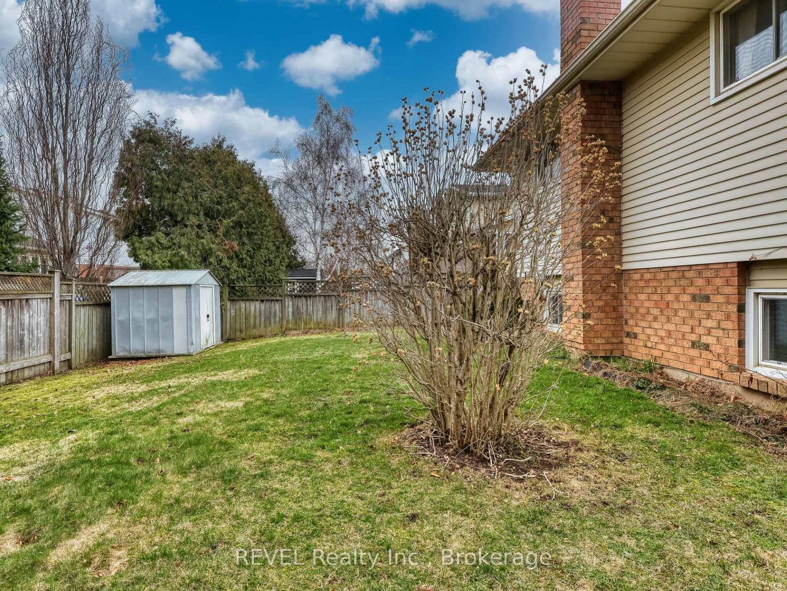 Detached at 31 Cole Farm Boulevard, St. Catharines, ON - Photo 7 - RE/MAX Garden City Realty