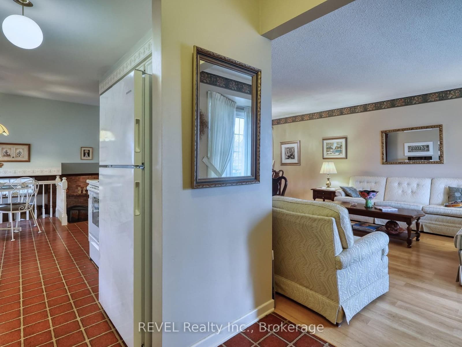 Detached at 31 Cole Farm Boulevard, St. Catharines, ON - Photo 8 - RE/MAX Garden City Realty