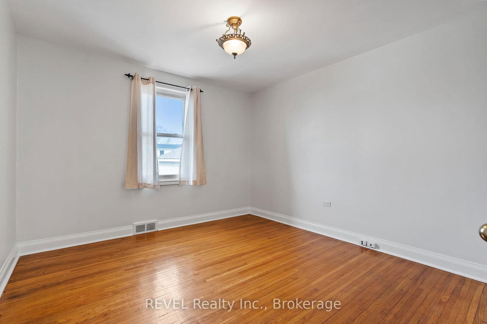 Detached at 11 Melrose Avenue, St. Catharines, ON - Photo 10 - RE/MAX Garden City Realty