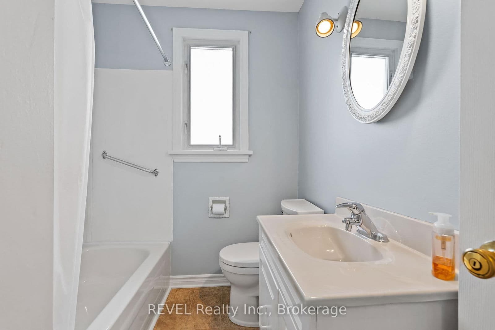 Detached at 11 Melrose Avenue, St. Catharines, ON - Photo 12 - RE/MAX Garden City Realty