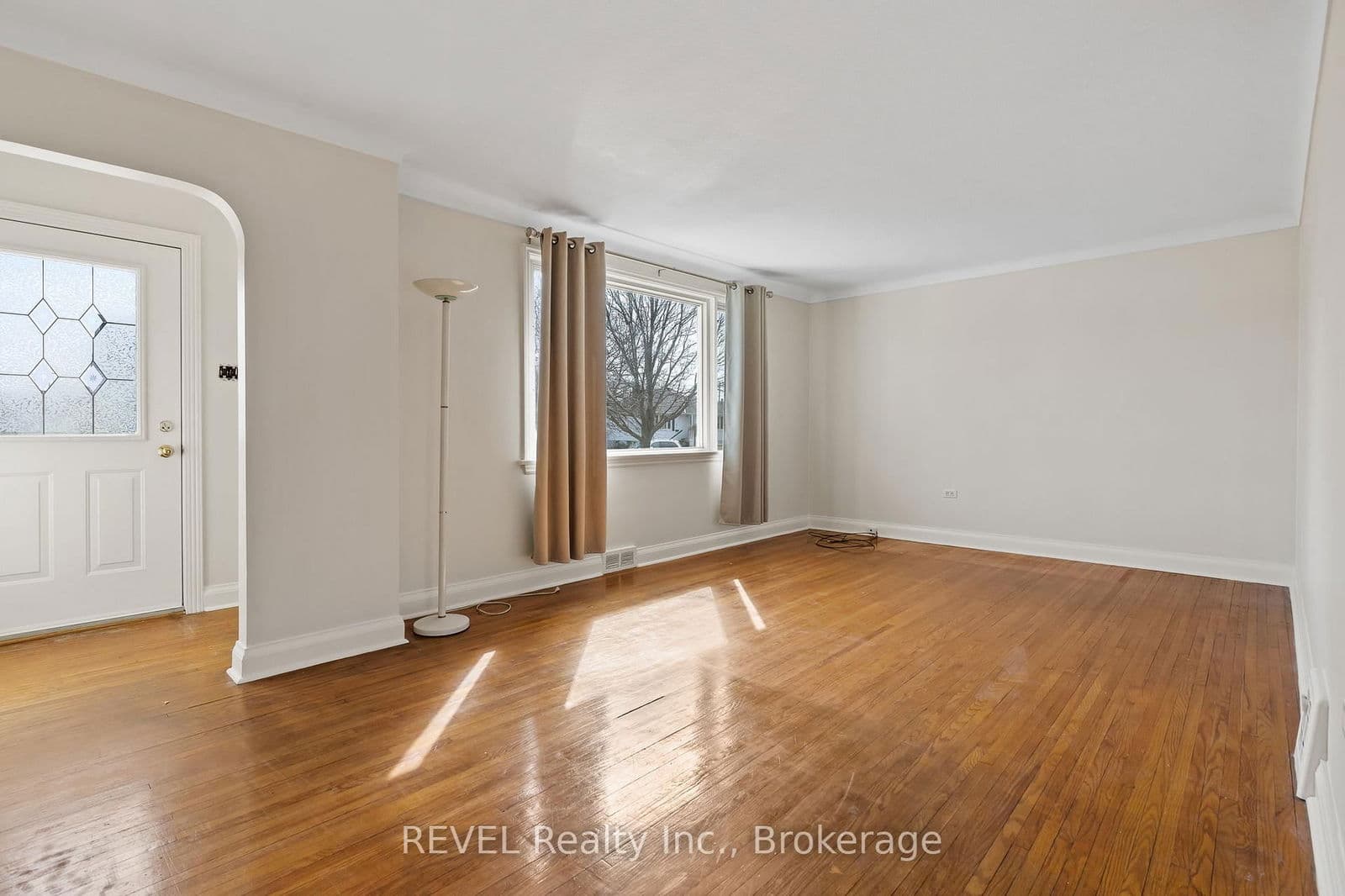 Detached at 11 Melrose Avenue, St. Catharines, ON - Photo 7 - RE/MAX Garden City Realty