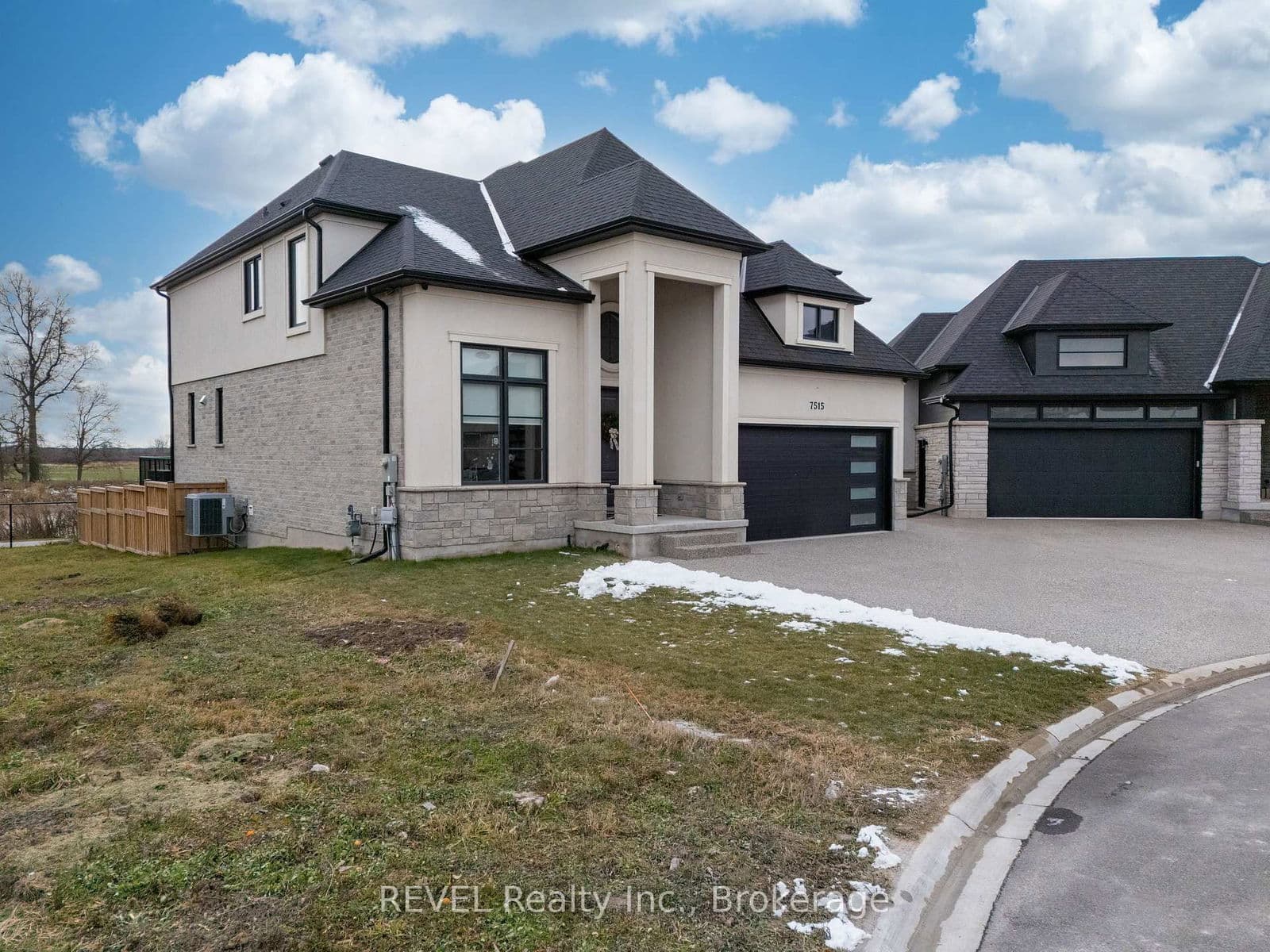 Detached at 7515 Sherrilee Crescent, Niagara Falls, ON - Photo 3 - RE/MAX Garden City Realty