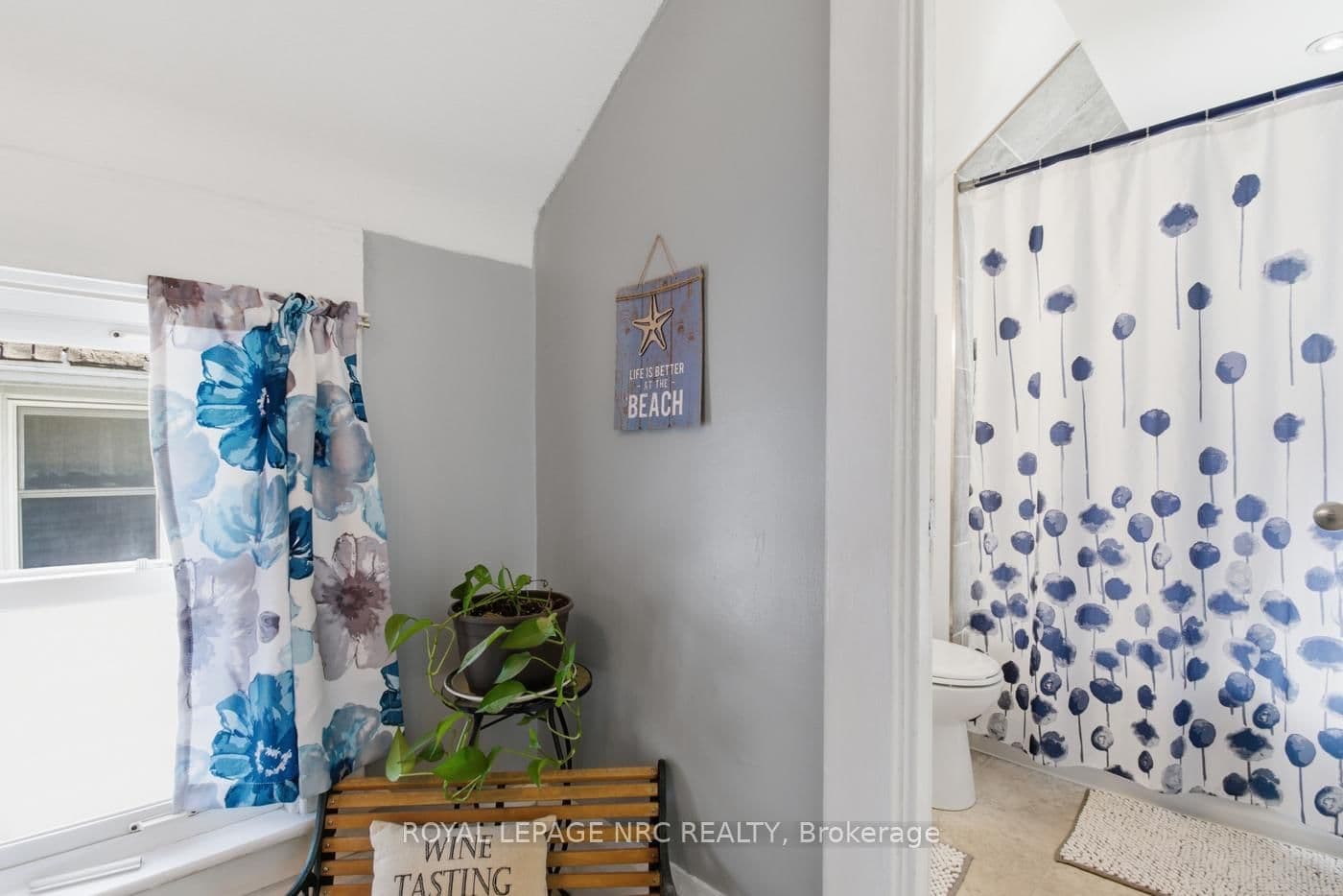 Detached at 4634 Armoury Street, Niagara Falls, ON - Photo 11 - RE/MAX Garden City Realty