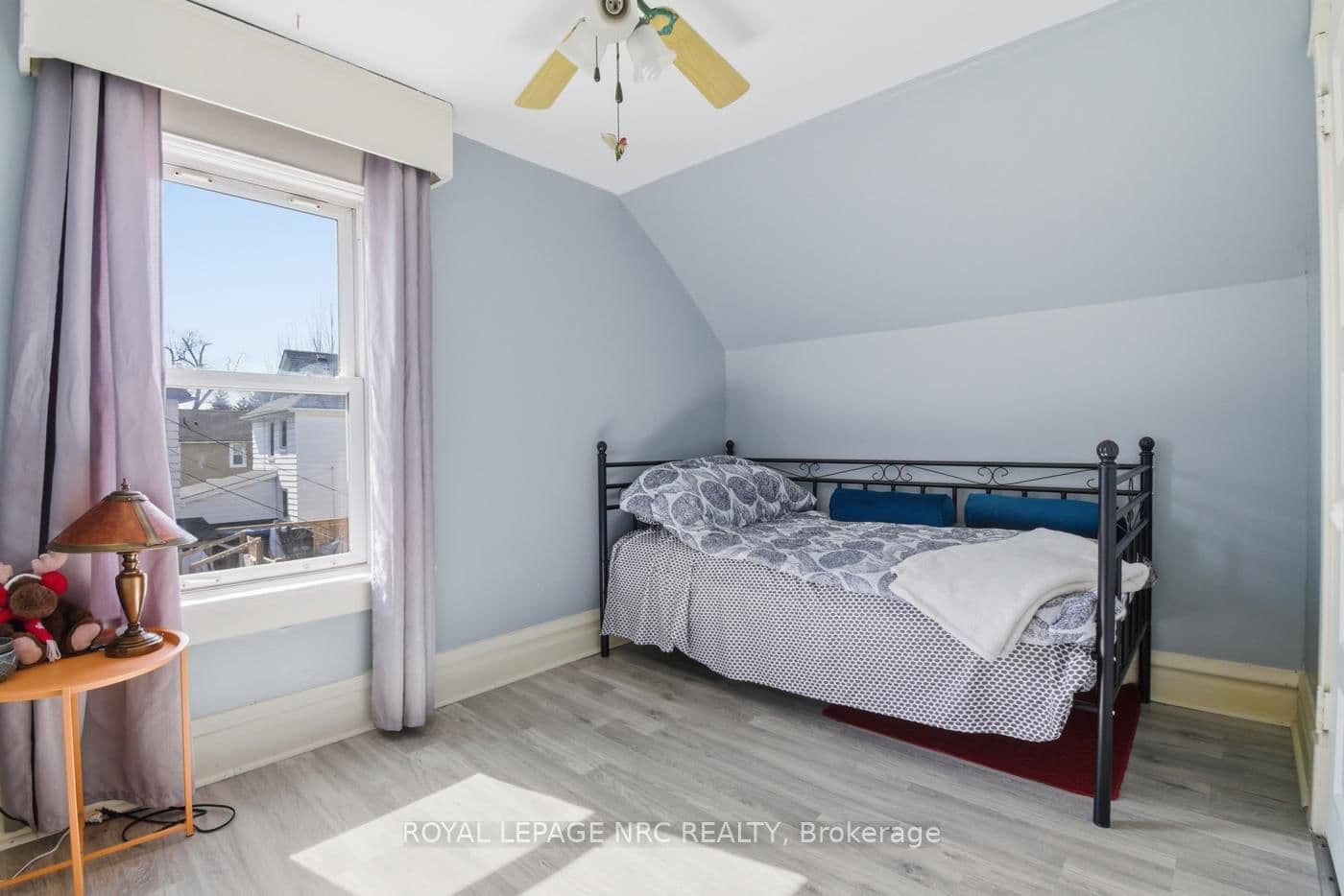 Detached at 4634 Armoury Street, Niagara Falls, ON - Photo 12 - RE/MAX Garden City Realty