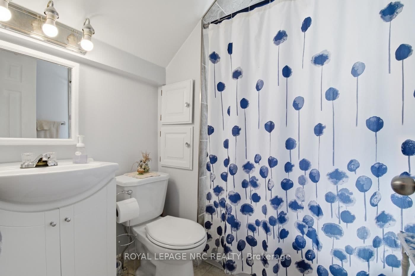 Detached at 4634 Armoury Street, Niagara Falls, ON - Photo 16 - RE/MAX Garden City Realty