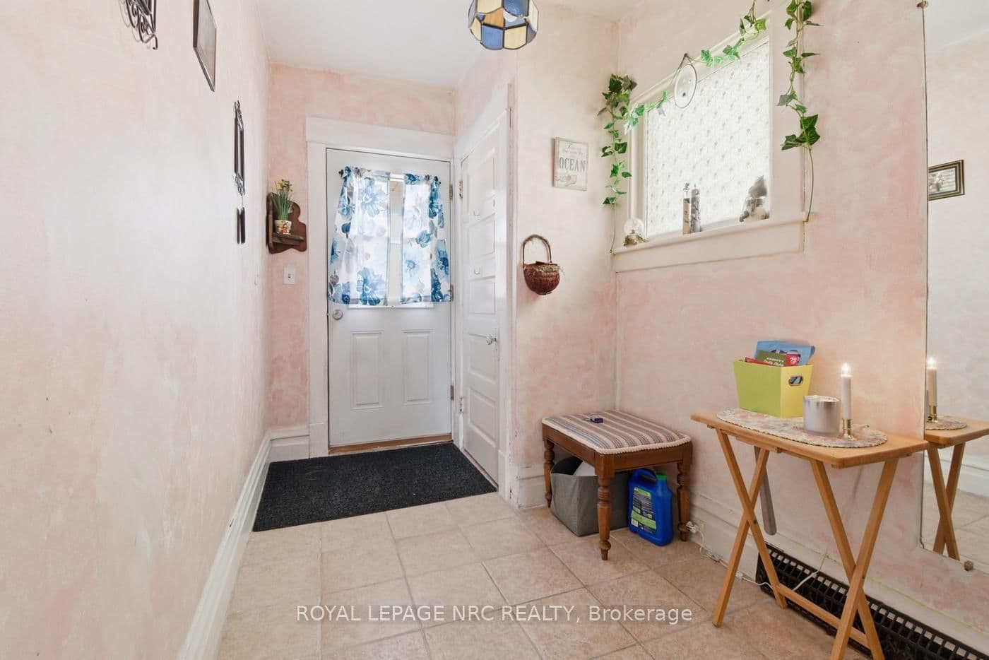 Detached at 4634 Armoury Street, Niagara Falls, ON - Photo 2 - RE/MAX Garden City Realty