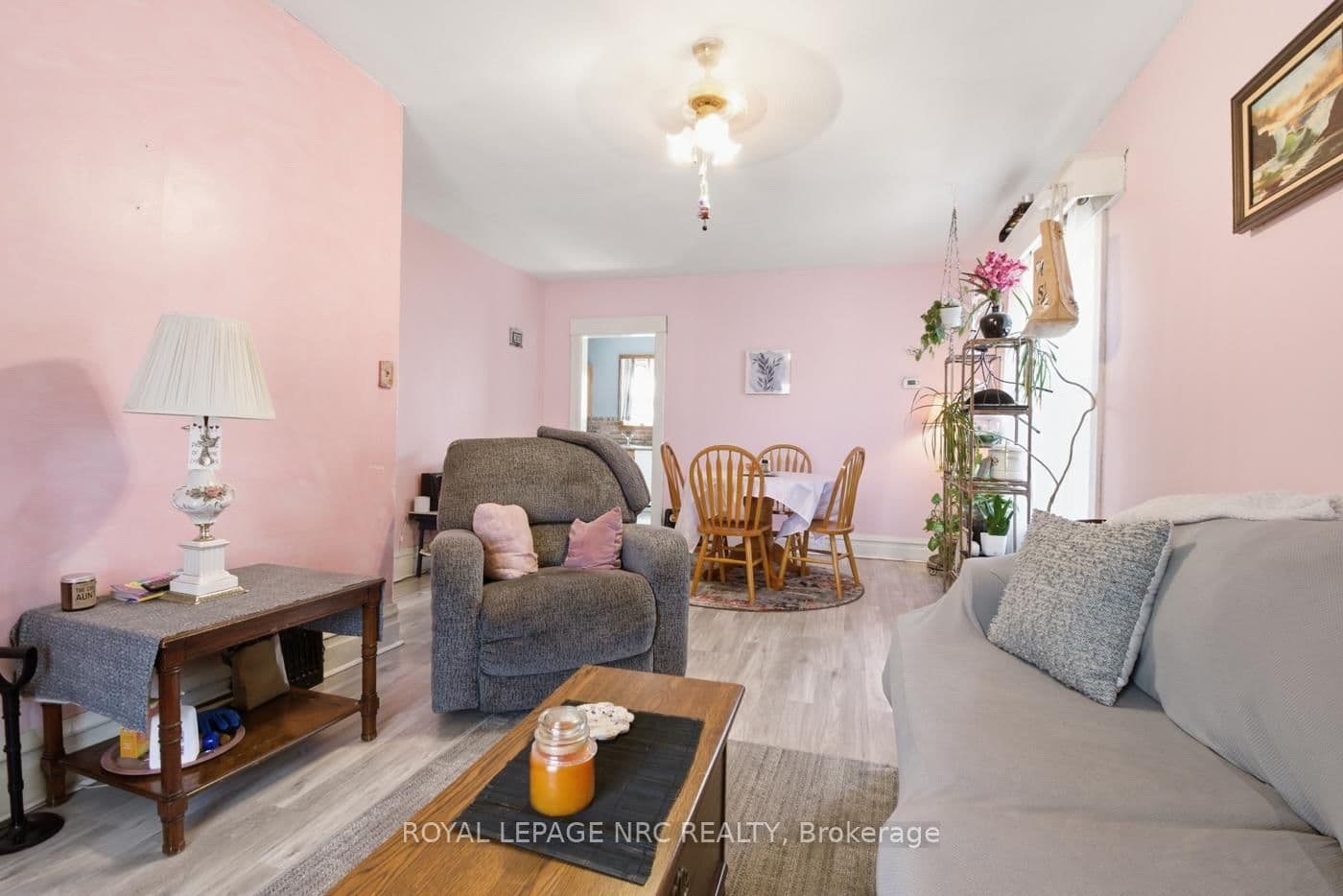 Detached at 4634 Armoury Street, Niagara Falls, ON - Photo 4 - RE/MAX Garden City Realty