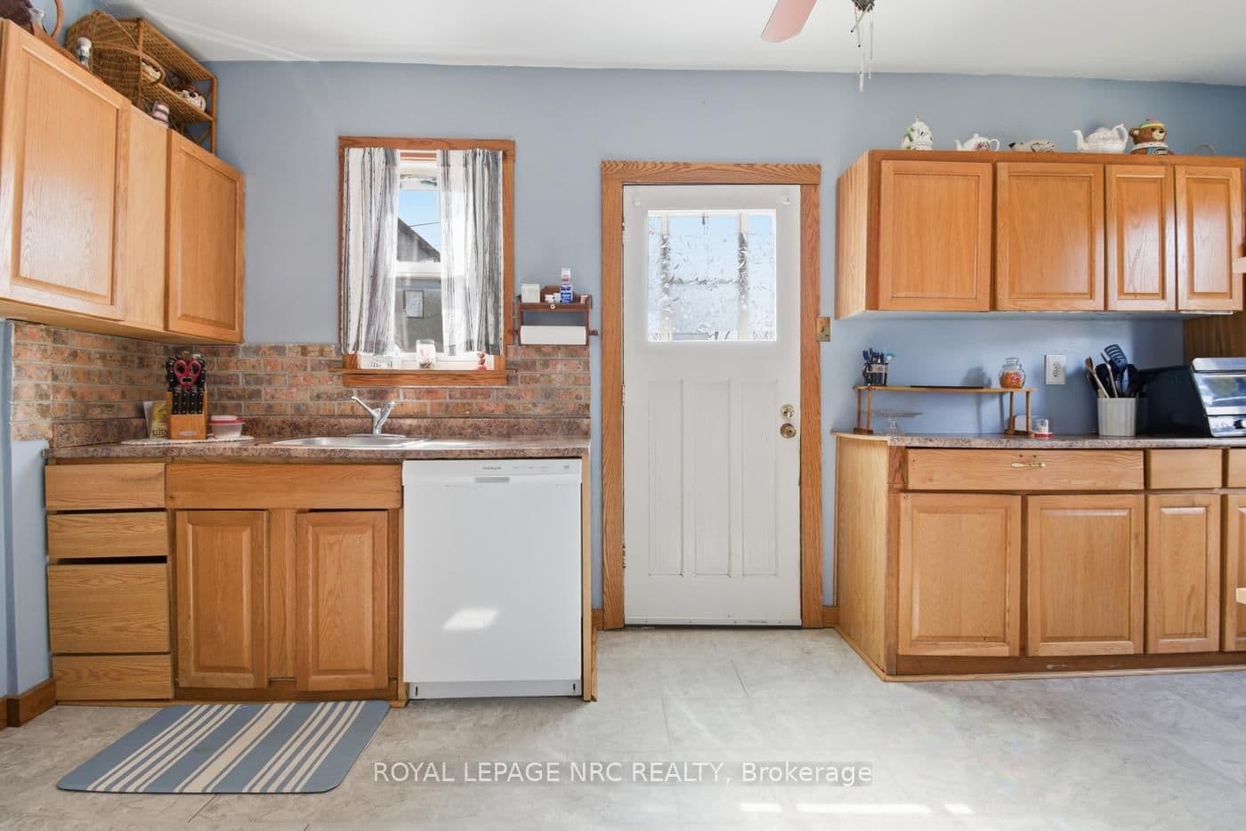 Detached at 4634 Armoury Street, Niagara Falls, ON - Photo 7 - RE/MAX Garden City Realty