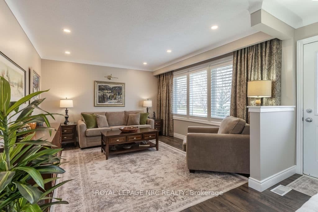 Detached at 38 Lanark Crescent, St. Catharines, ON - Photo 5 - RE/MAX Garden City Realty