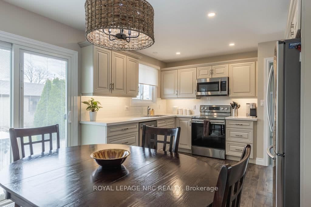 Detached at 38 Lanark Crescent, St. Catharines, ON - Photo 9 - RE/MAX Garden City Realty