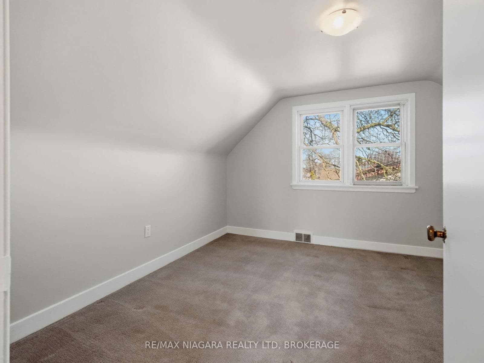 Detached at 7957 Beaverdams Road, Niagara Falls, ON - Photo 16 - RE/MAX Garden City Realty