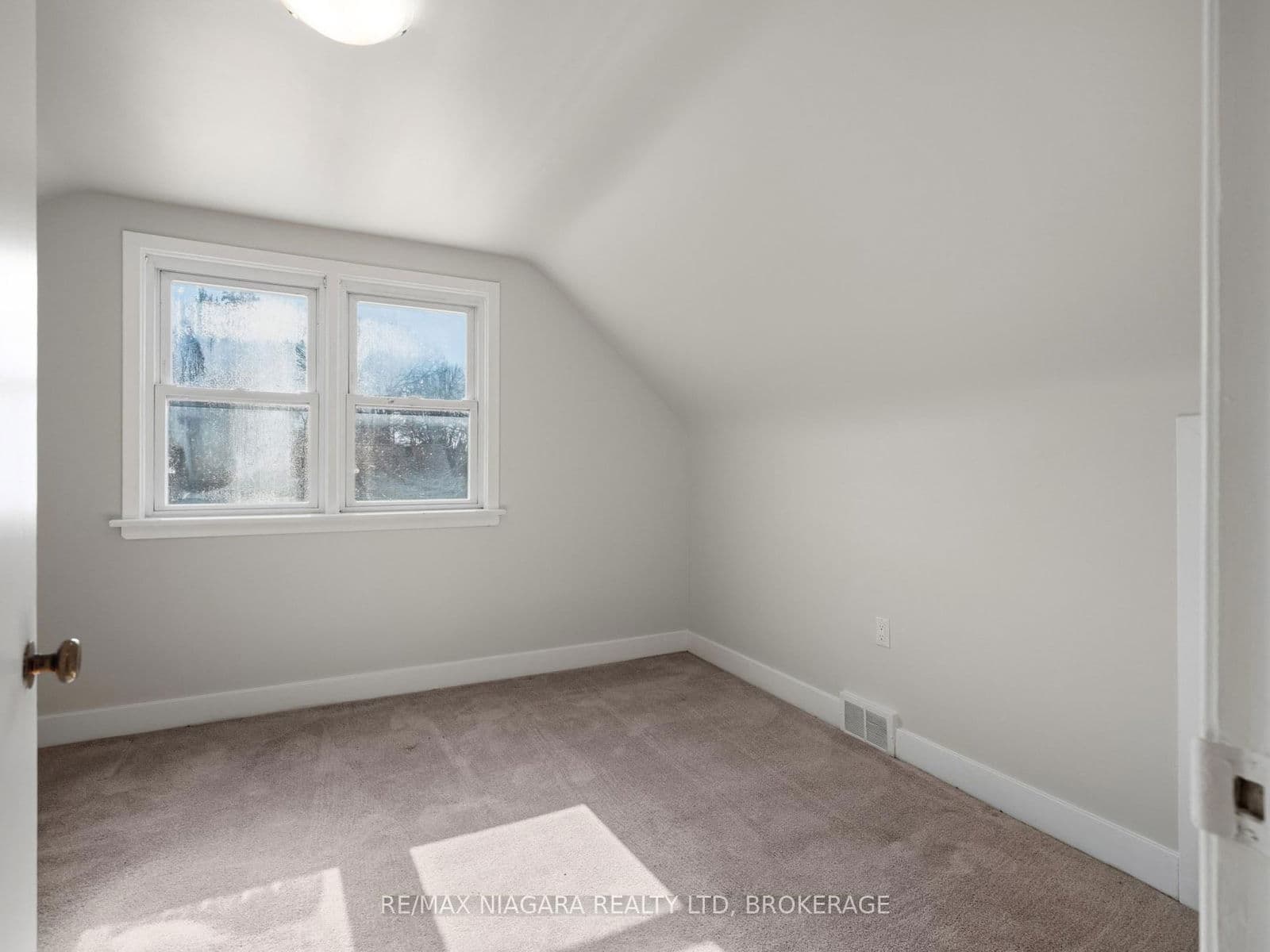 Detached at 7957 Beaverdams Road, Niagara Falls, ON - Photo 18 - RE/MAX Garden City Realty