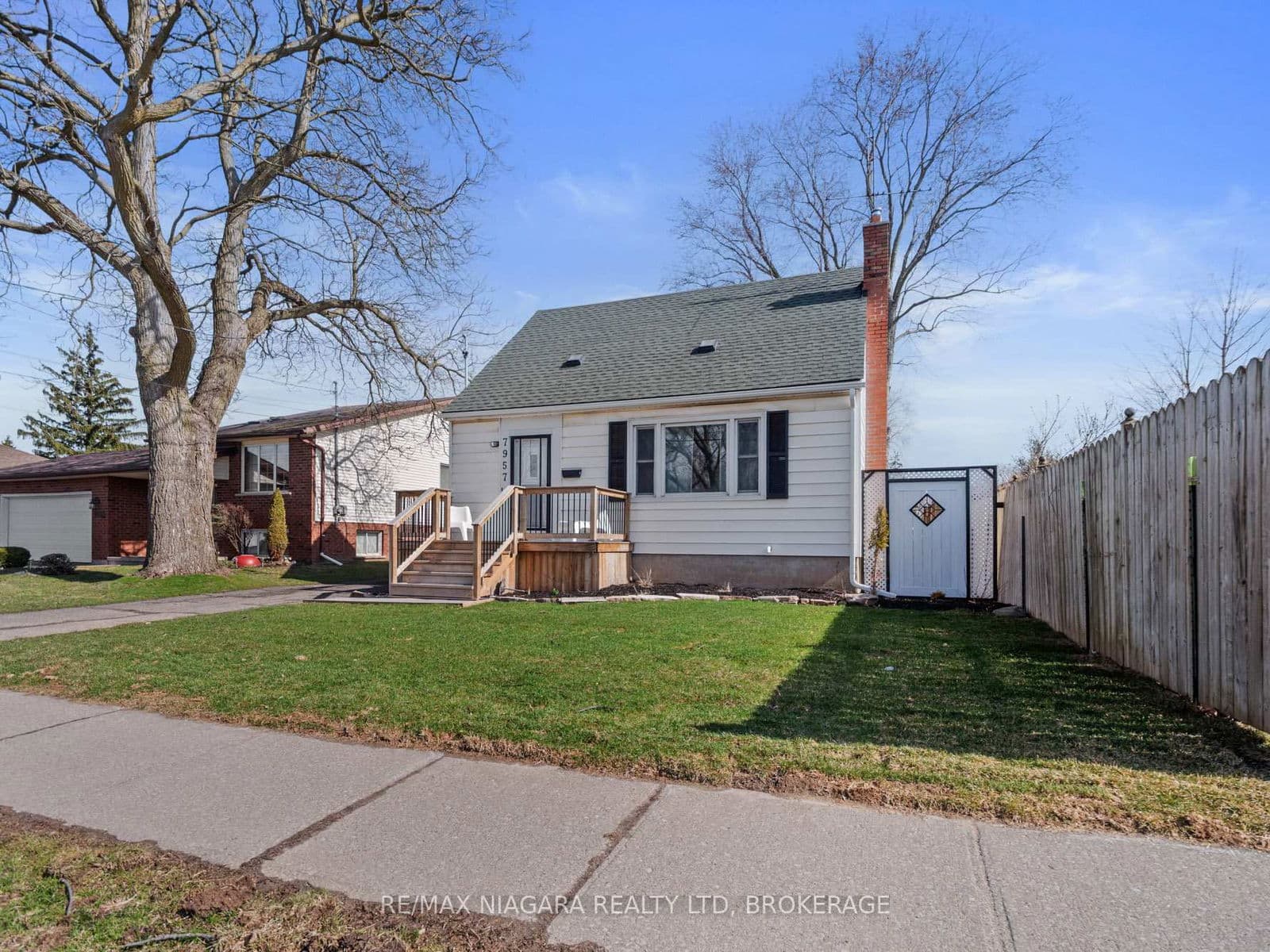 Detached at 7957 Beaverdams Road, Niagara Falls, ON - Photo 3 - RE/MAX Garden City Realty