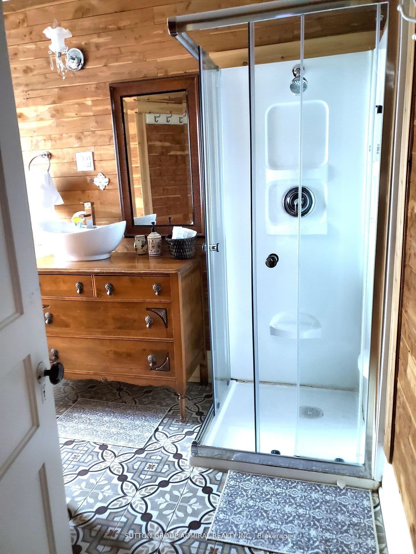 Detached at 5411 Portage Road, Niagara Falls, ON - Photo 8 - RE/MAX Garden City Realty