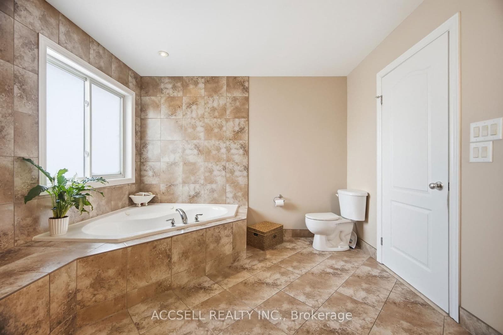 Detached at 8665 Westport Drive, Niagara Falls, ON - Photo 29 - RE/MAX Garden City Realty